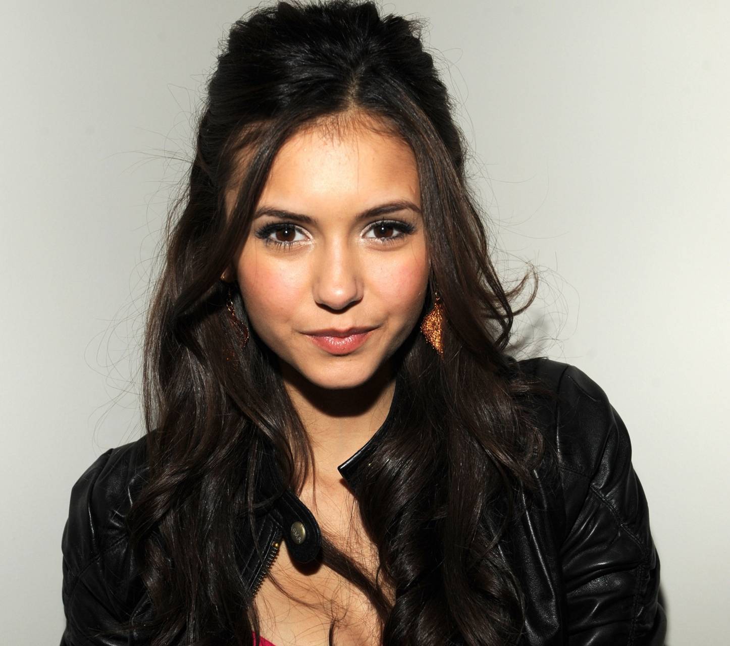 1446x1280 Nina Dobrev wallpaper