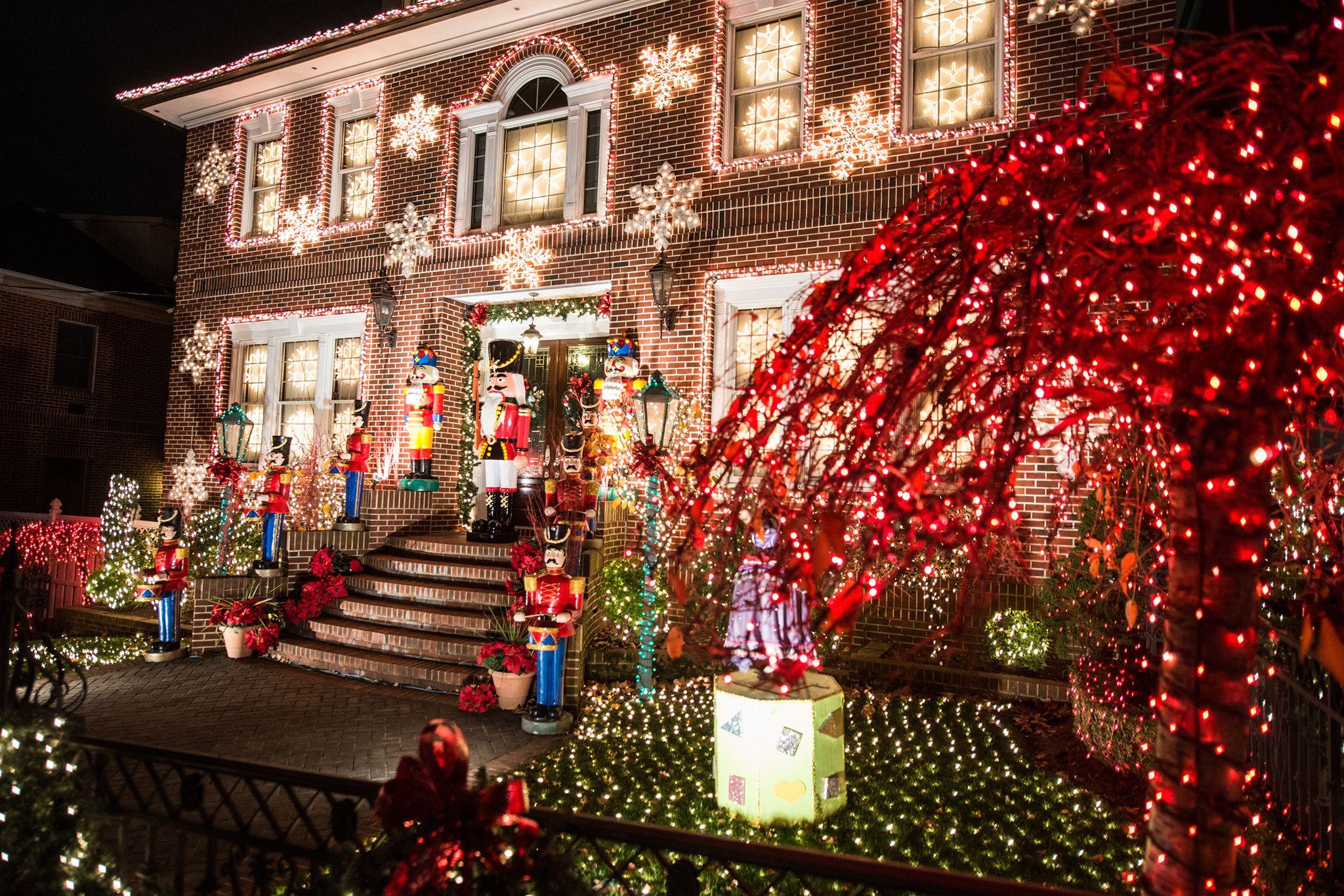 2048x1365 Best Picture of Christmas in NYC Including Christmas lights
