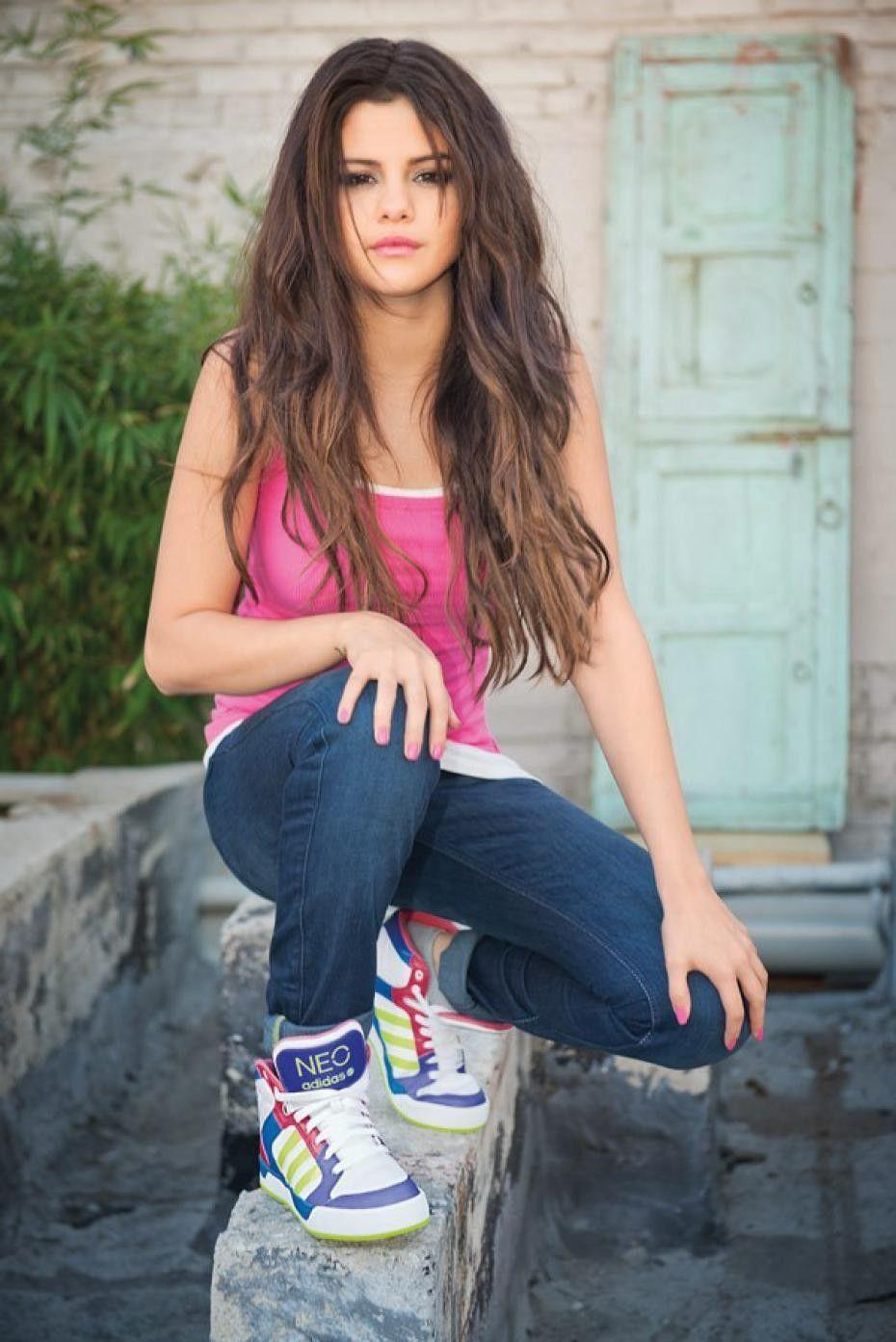 930x1393 Latest Image of Selena Gomez. Download New Wallpaper HD