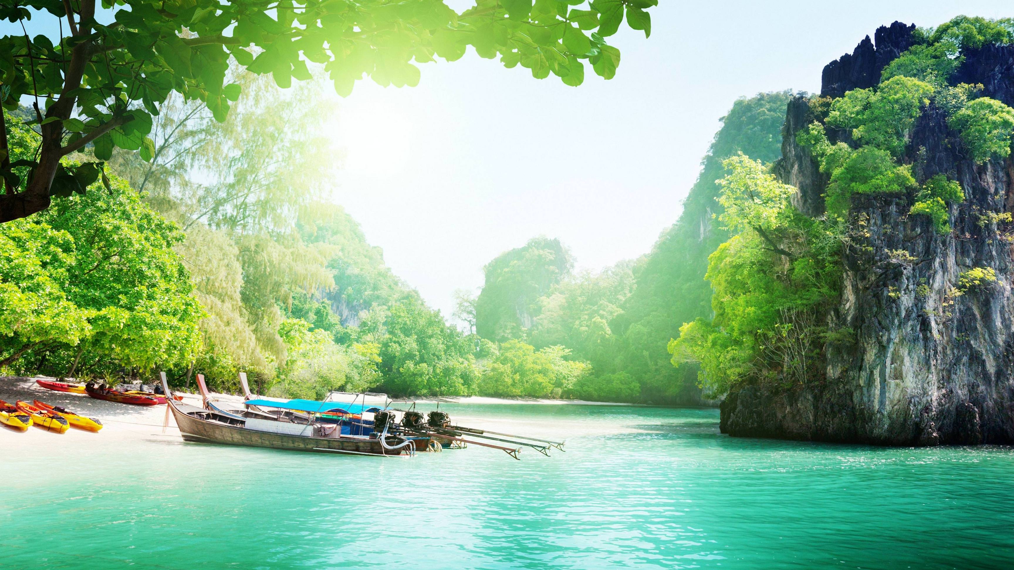 3840x2160 Beautiful Lake Landscape Wallpaper