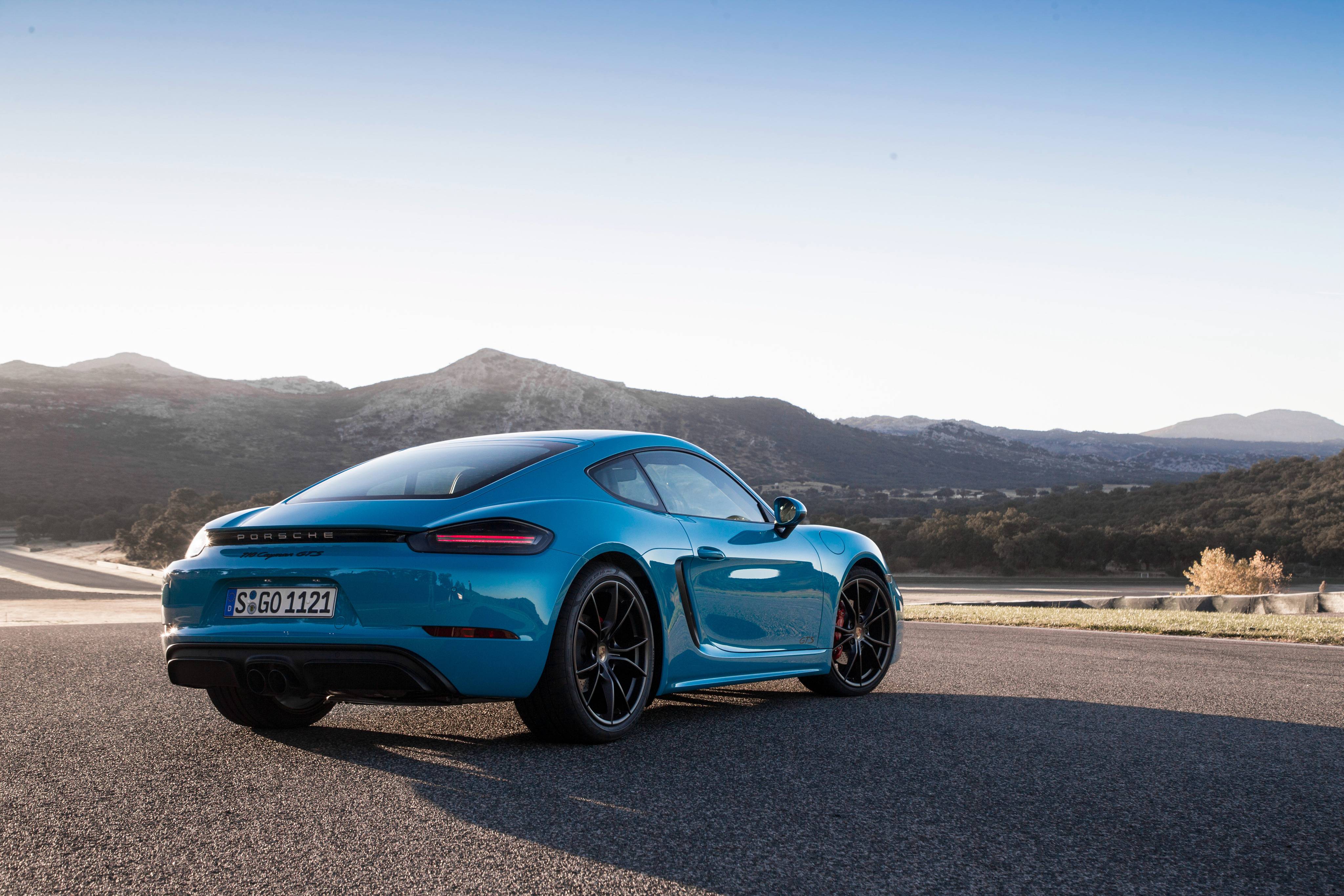 4096x2731 Porsche 718 Cayman Wallpaper
