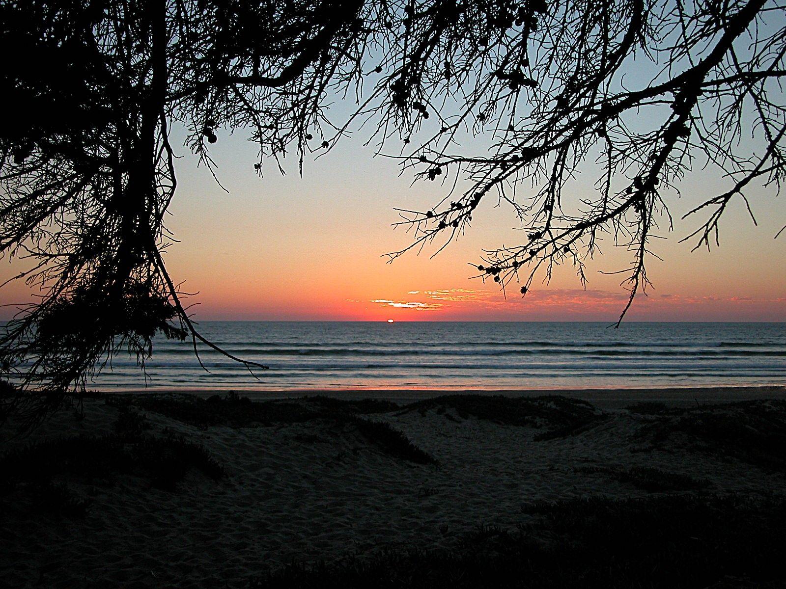1600x1200 Bãi biển buổi tối hoàng hôn đại dương Hình nền yên bình cho màn hình máy tính