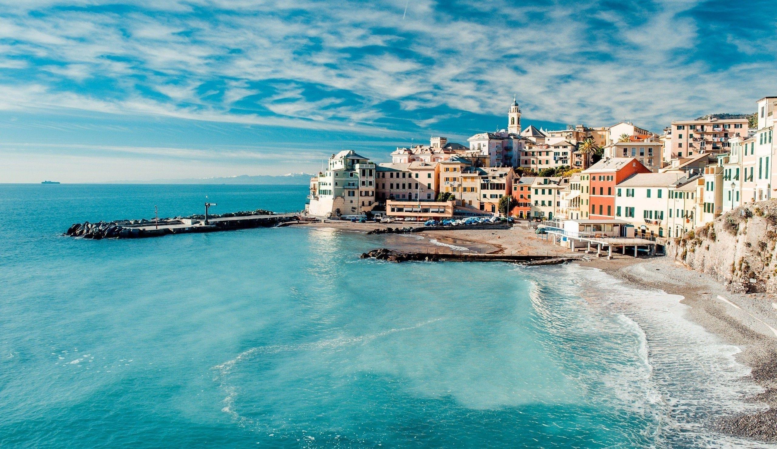 Bãi Biển Italia: Hình ảnh đầy nắng, gió biển và những hàng dương xanh mướt của Bãi Biển Italia sẽ khiến bạn như đang được sống trong một bức tranh hoàn hảo. Hãy cùng chiêm ngưỡng những vùng biển tuyệt đẹp này để thoát khỏi cuộc sống bận rộn và tìm lại sự thư thái trong tâm hồn.