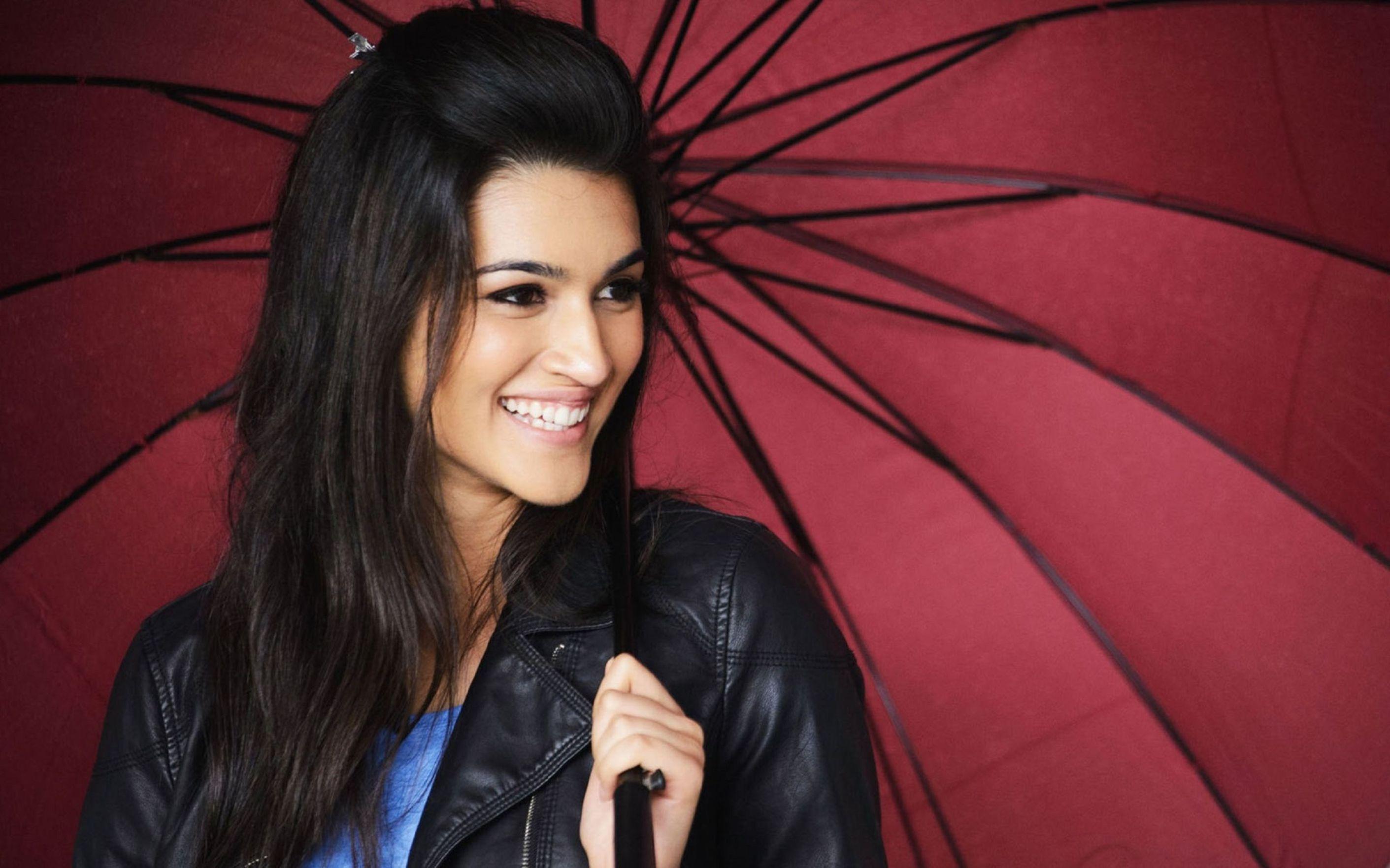 2822x1763 Indian Actress Kriti Sanon Wallpaper: Desktop HD Wallpaper