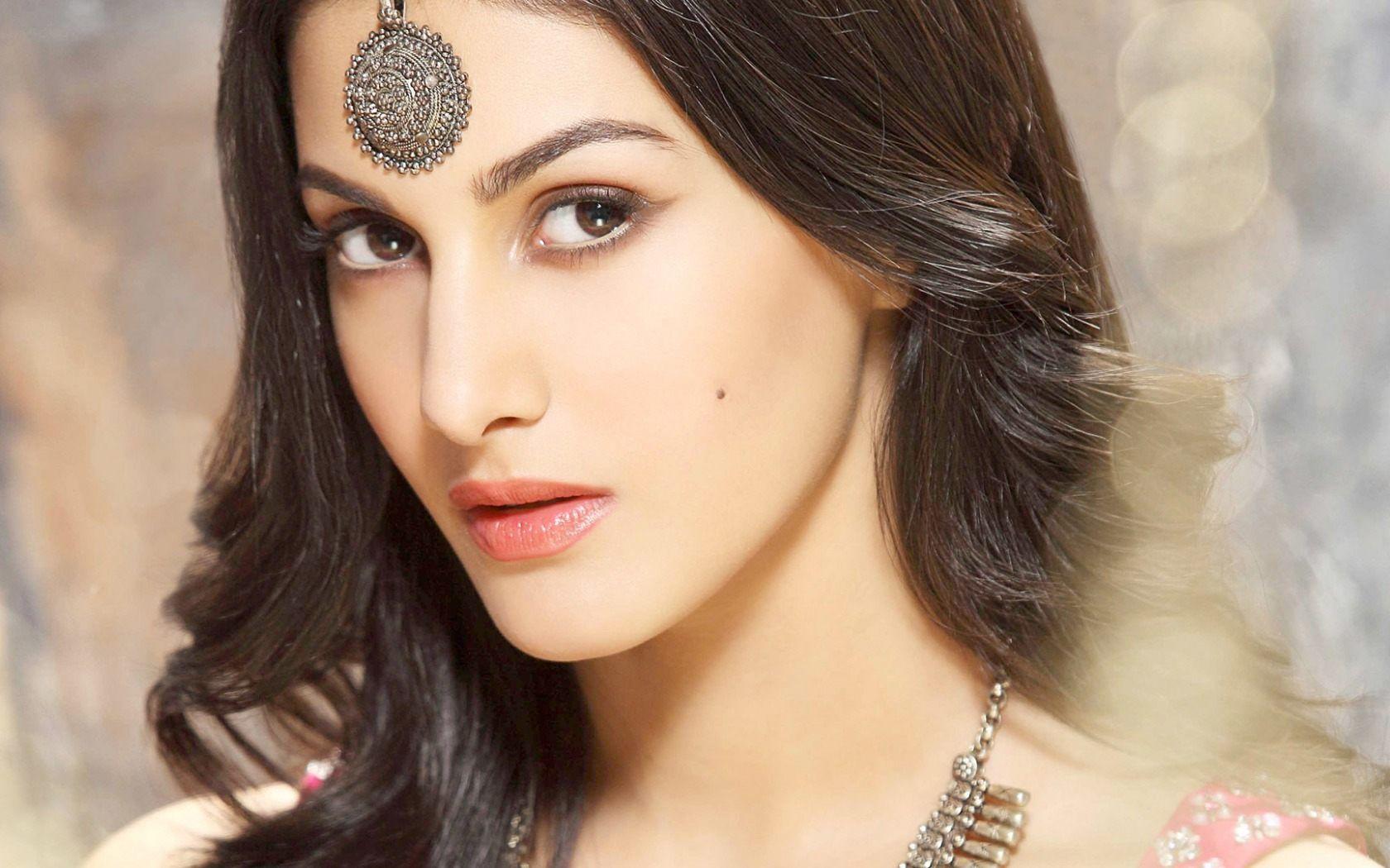 1680x1050 Indian Actress HD Wallpaper Desktop