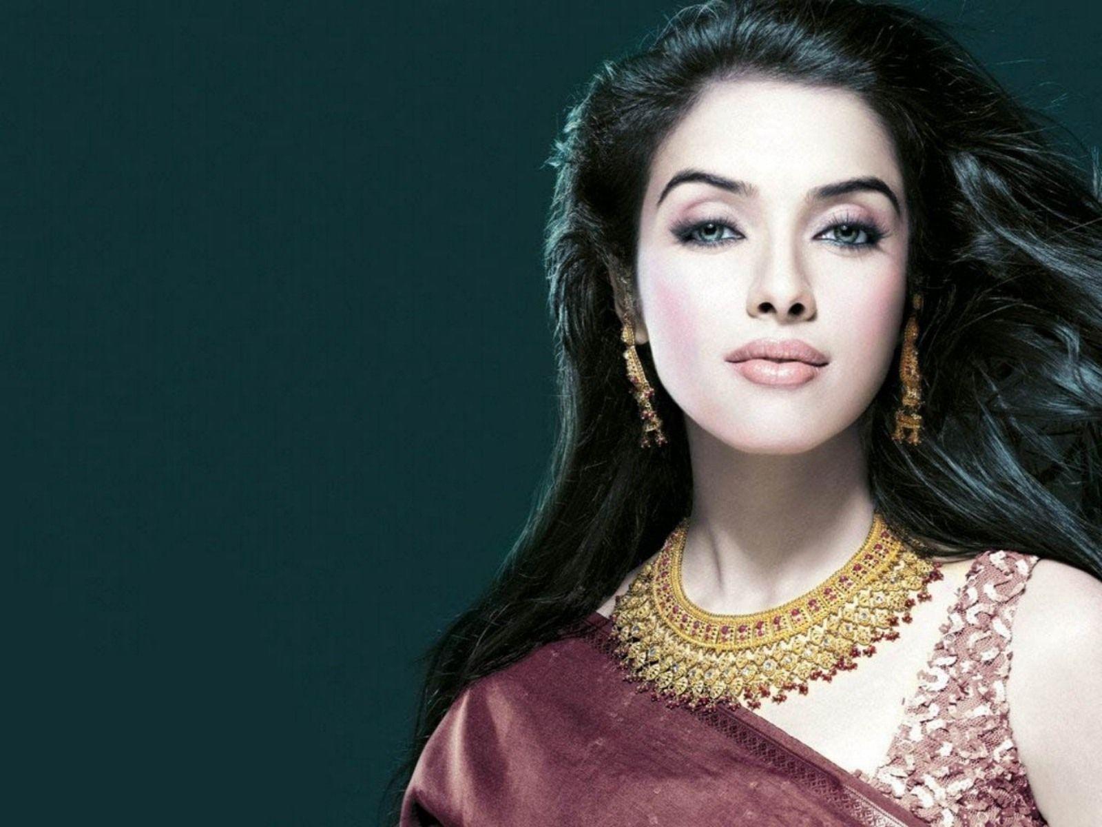 1600x1200 Indian Actress HD Wallpaper Jewellery Ad HD Free