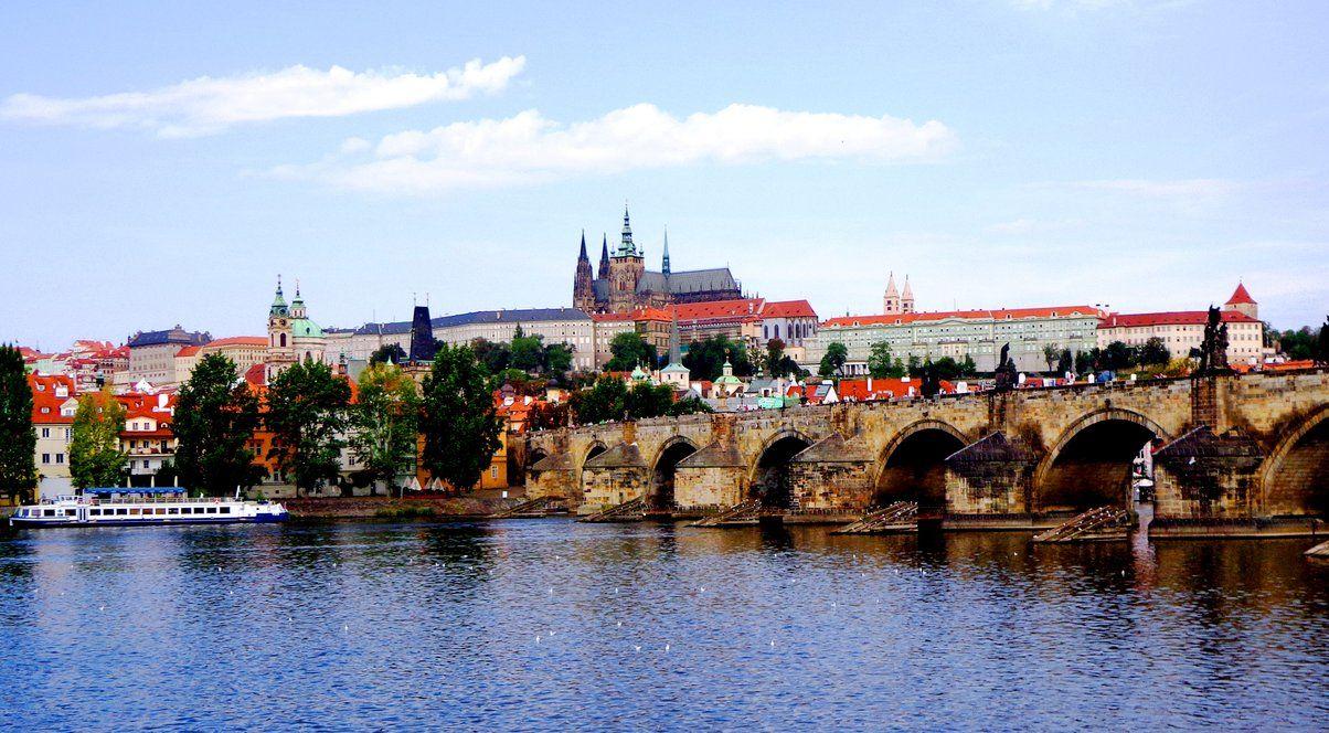 1204x664 Charles Bridge and Prague Castle