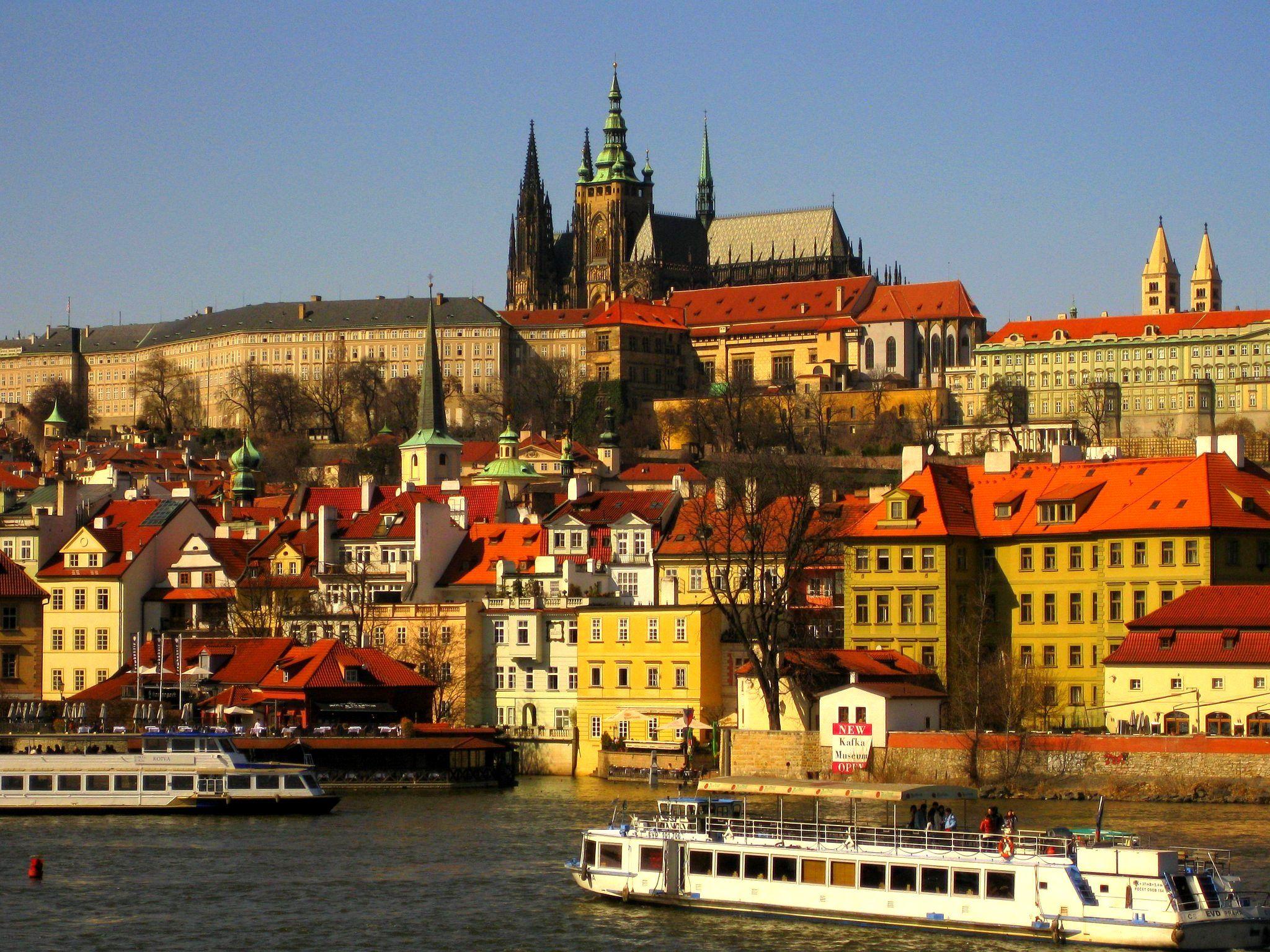 2048x1536 A Walking History of Prague