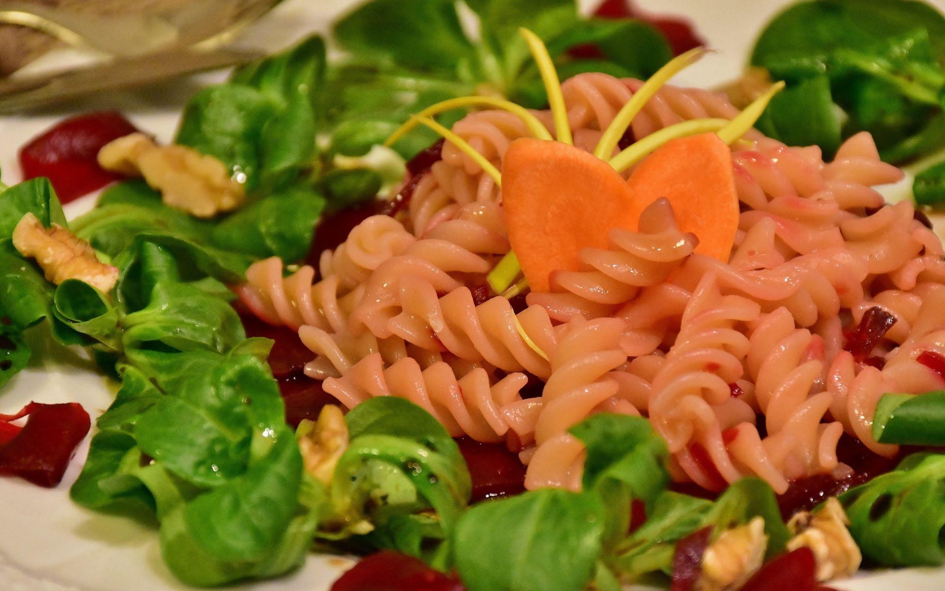 1920x1200 Pasta with basil and sauce for lunch Desktop wallpaper