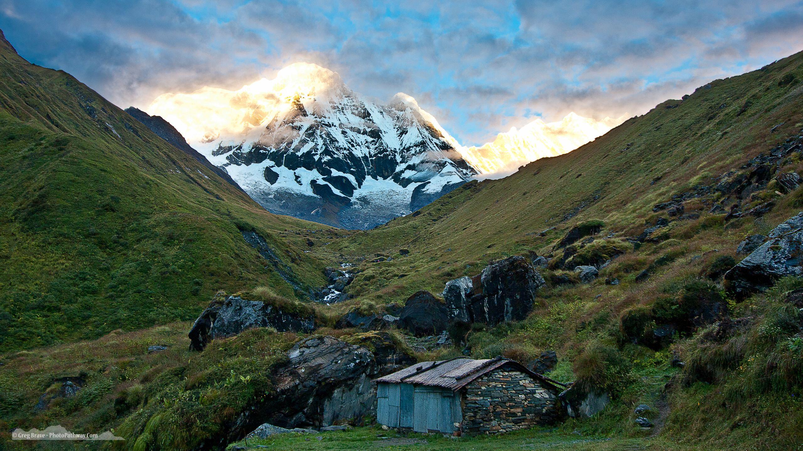 2560x1440 Annapurna Mountain Range