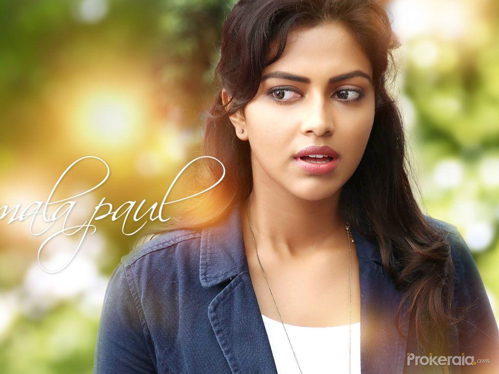 1024x768 Amala Paul Wallpaper