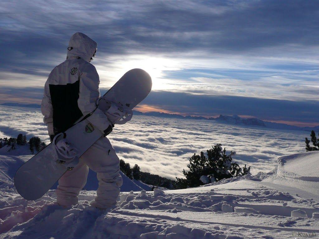 1024x768 Stunning Snowboarding Wallpaper