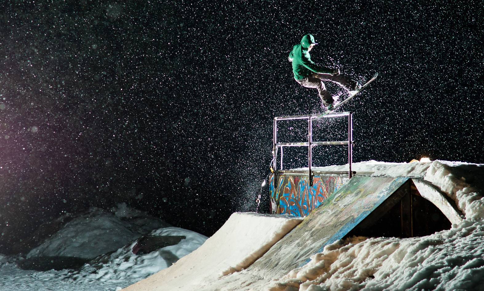 1573x945 Quality Snowboarding Photo 865.37 Kb, Wallpaper and Picture
