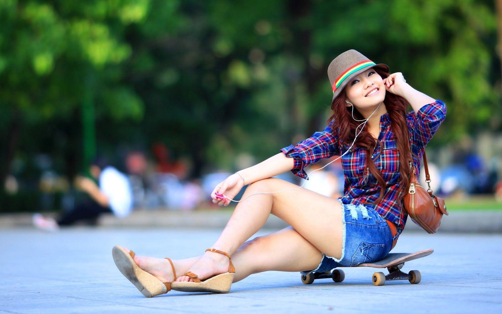 1600x1000 Skateboard Wallpaper Girls HD