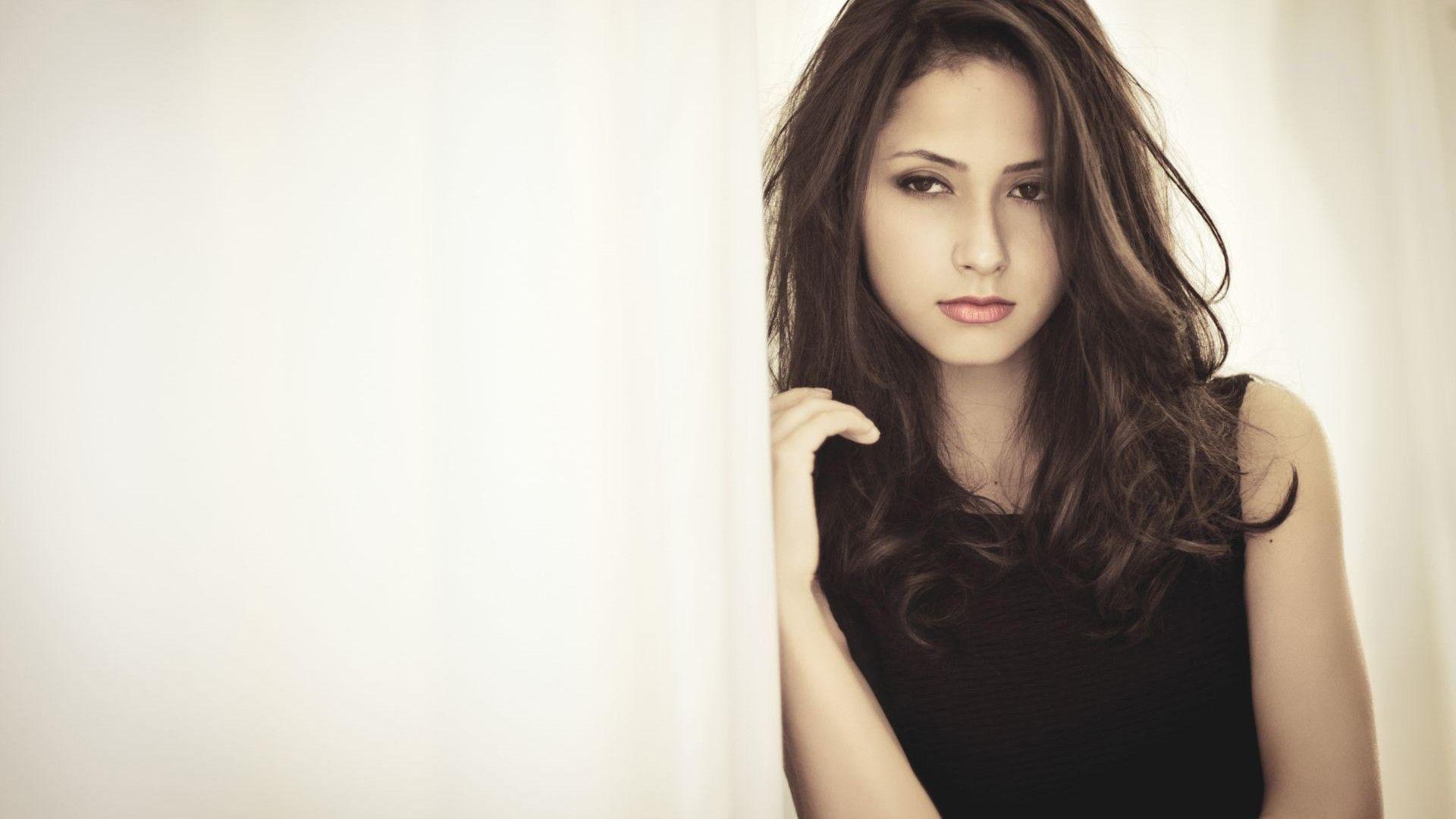 1920x1080 Pretty Girls Wallpaper