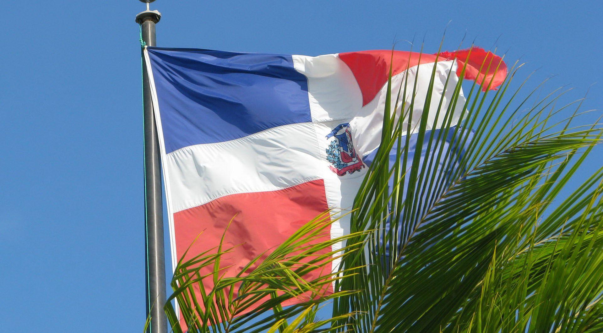 1920x1060 Dominican Republic Flag Wallpaper