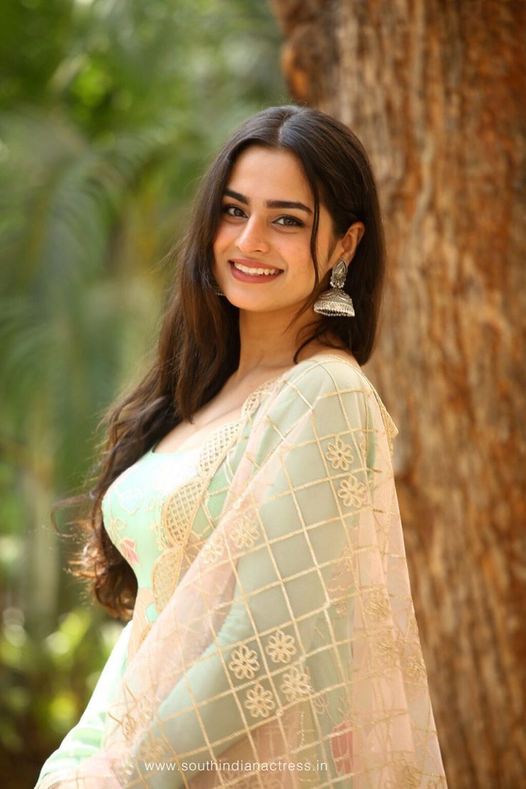 736x1104 Aayesha