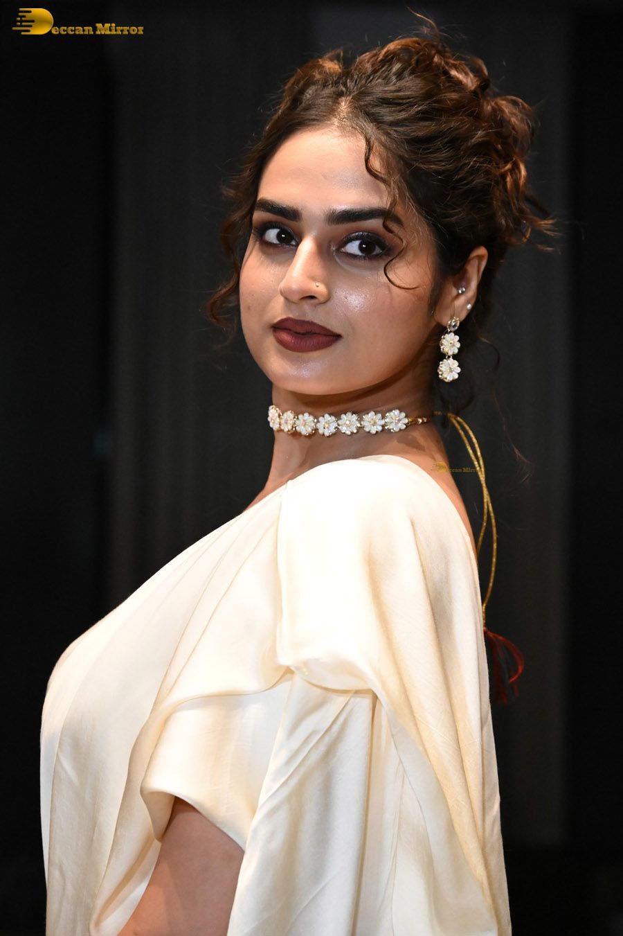 900x1351 Ayesha Khan Picture Gallery 7 Deccan