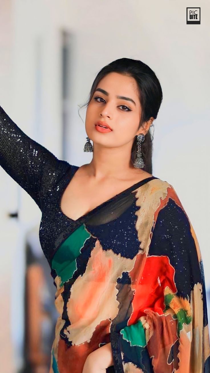 736x1308 Ayesha Khan