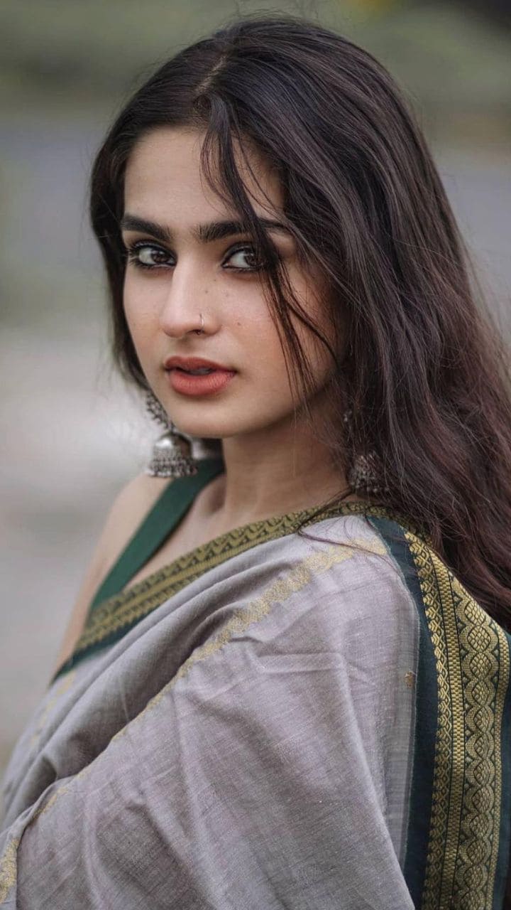 720x1280 ഐഷാ ഖാൻ. Ayesha Khan. Web Stories