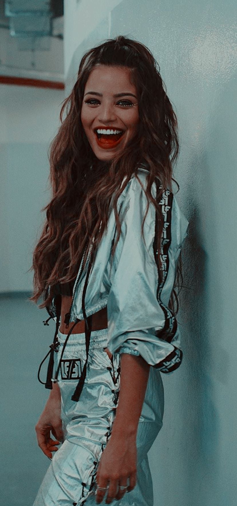 828x1763 Emilia Mernes