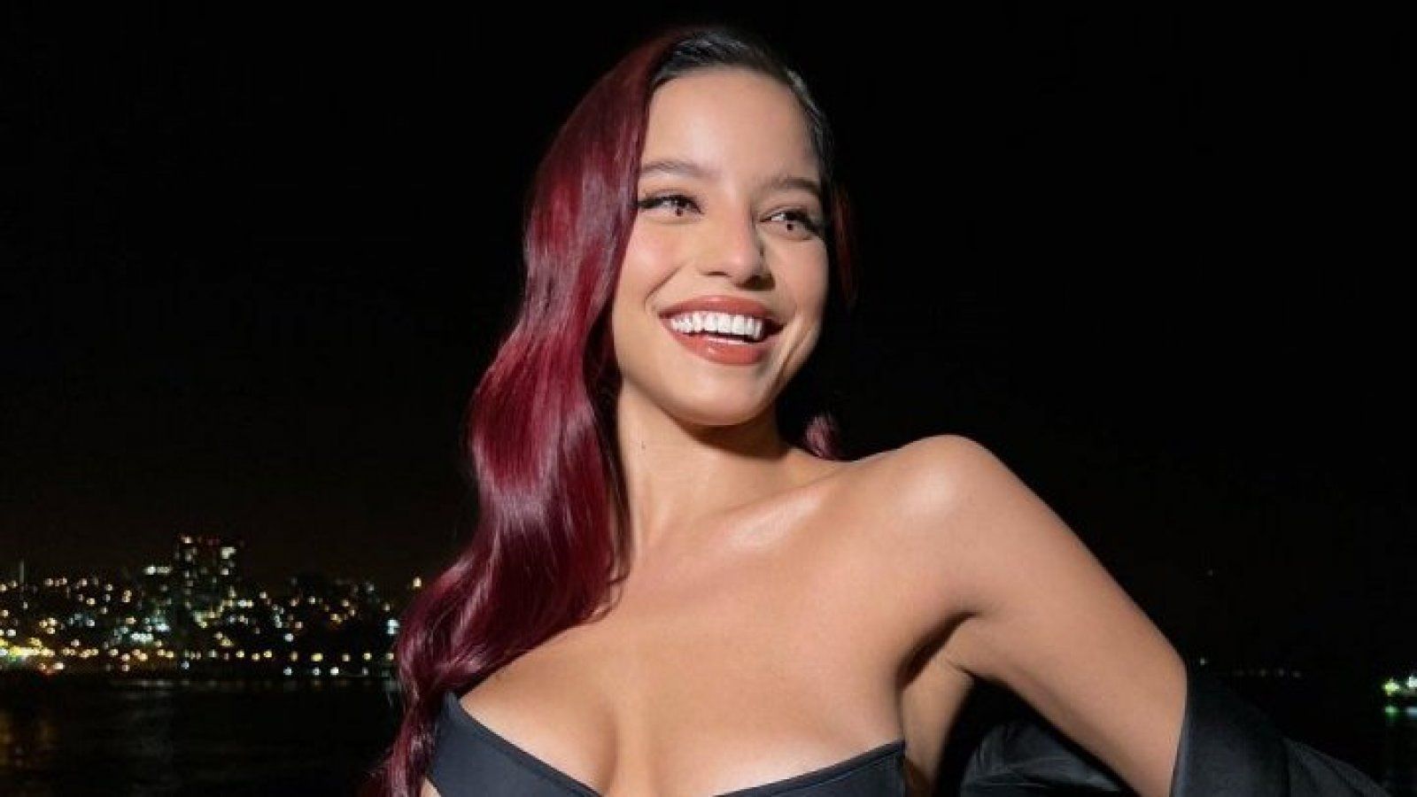 1600x900 Emilia Mernes en la Noche Cero