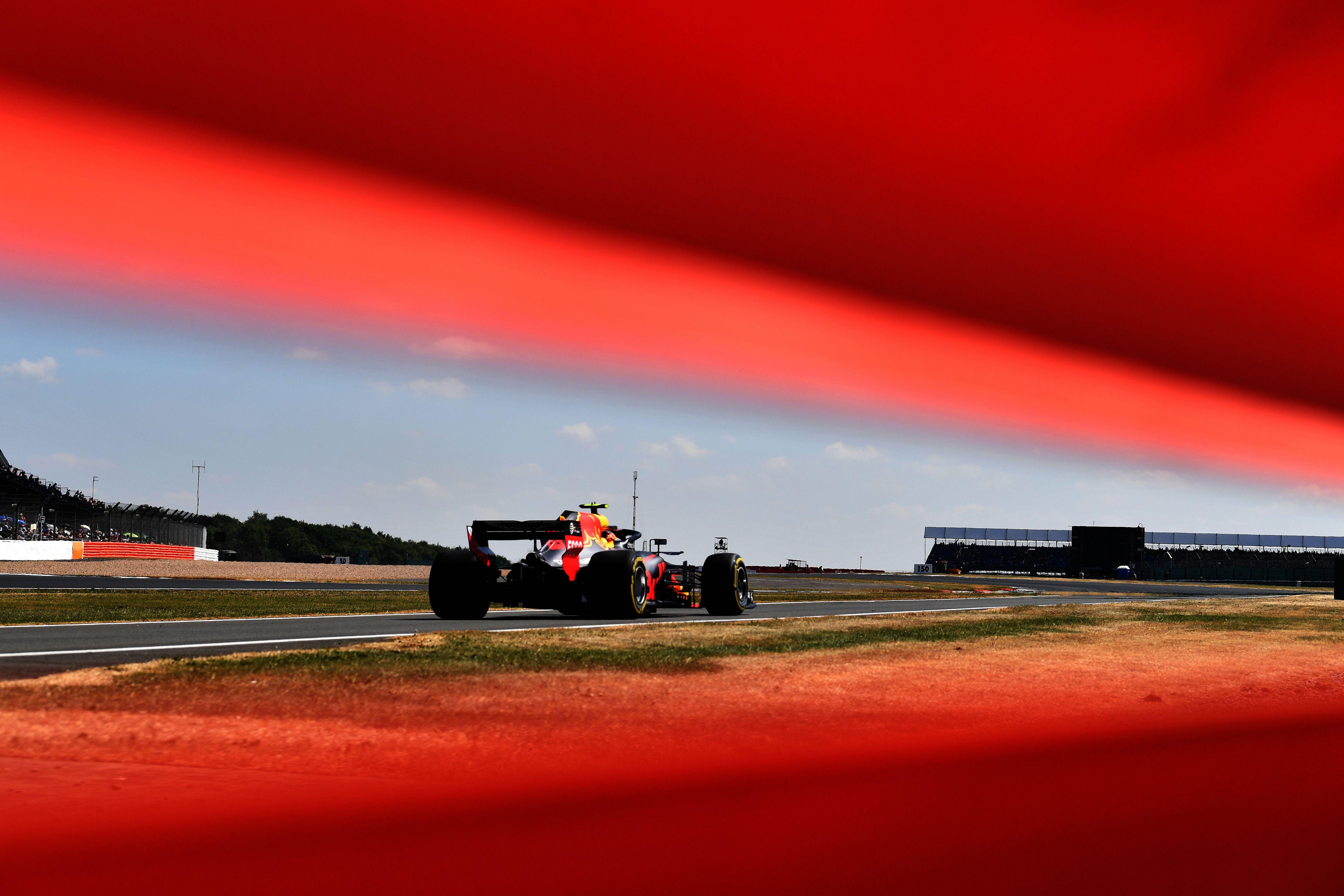5568x3712 Redbull F1 2018 Max Verstappen 5k Retina Ultra HD Wallpaper