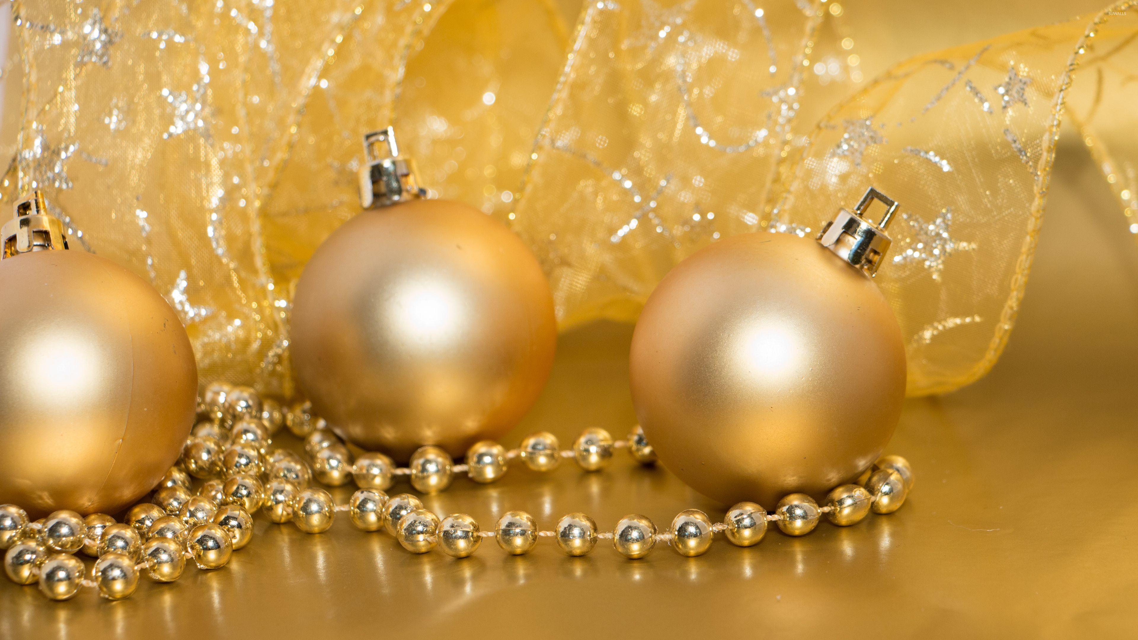 3840x2160 Elegant golden bauble wallpaper wallpaper