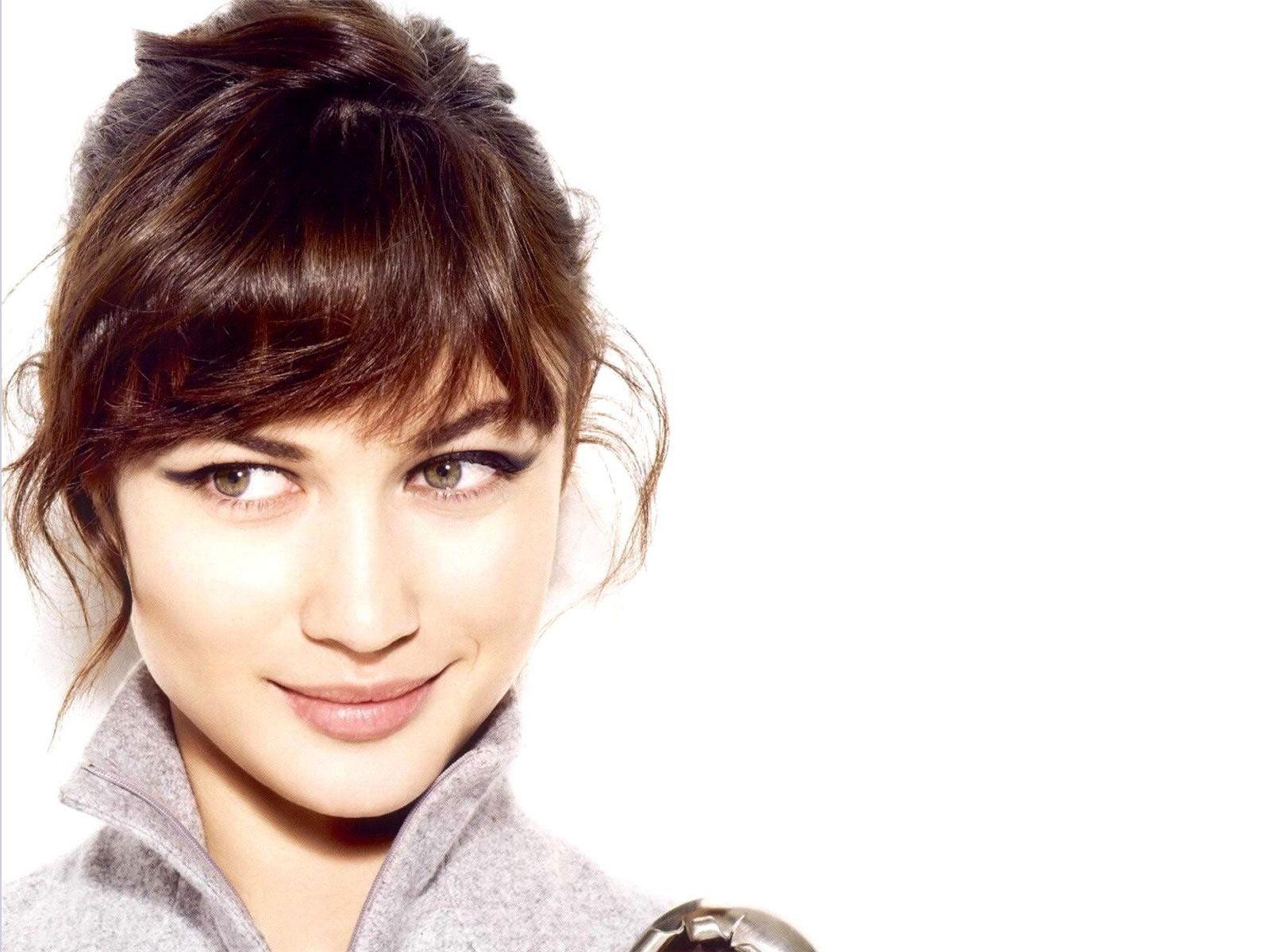 1600x1200 4menandamom: Olga Kurylenko Wallpaper