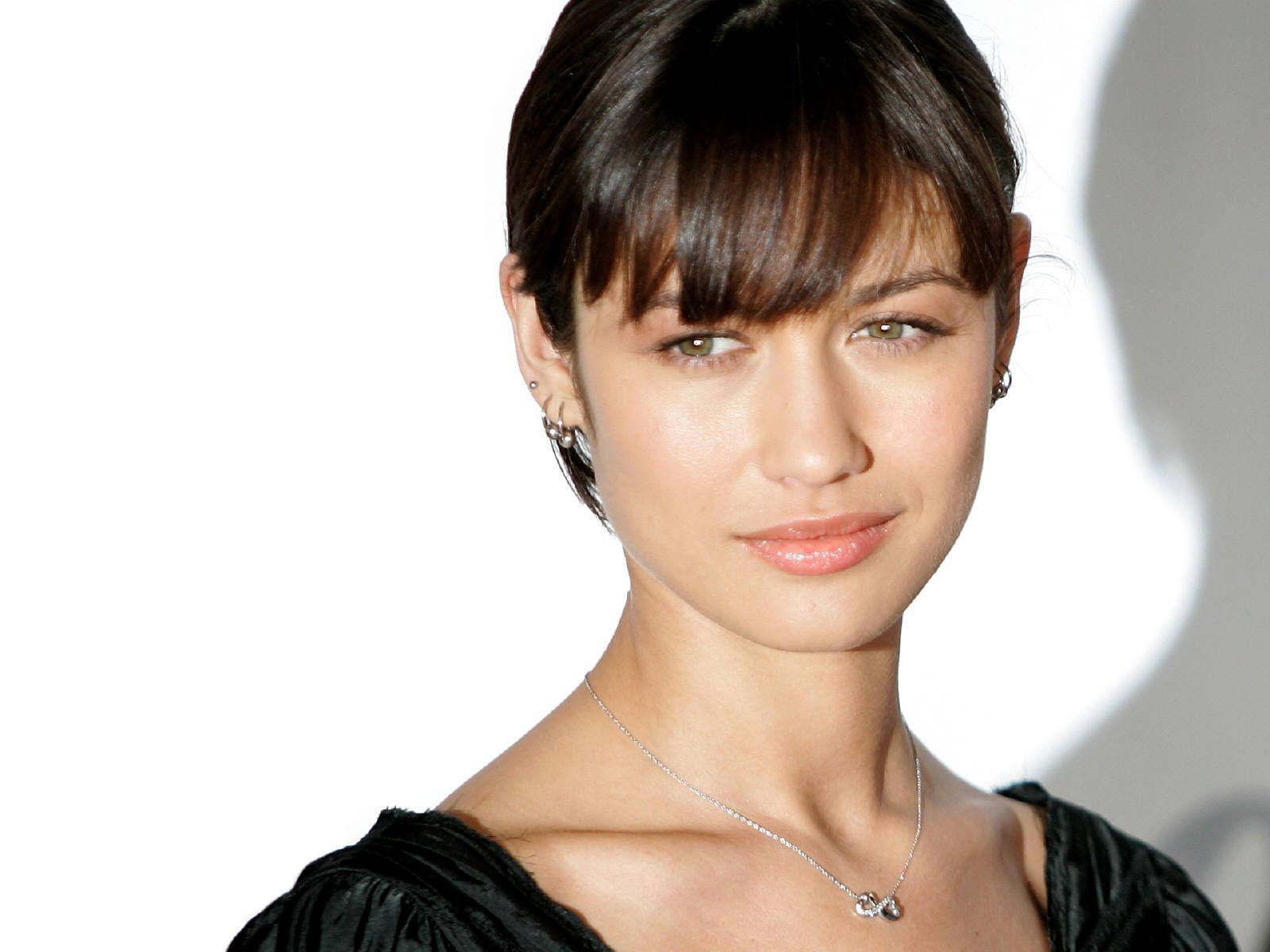 1600x1200 Olga Kurylenko Wallpaper