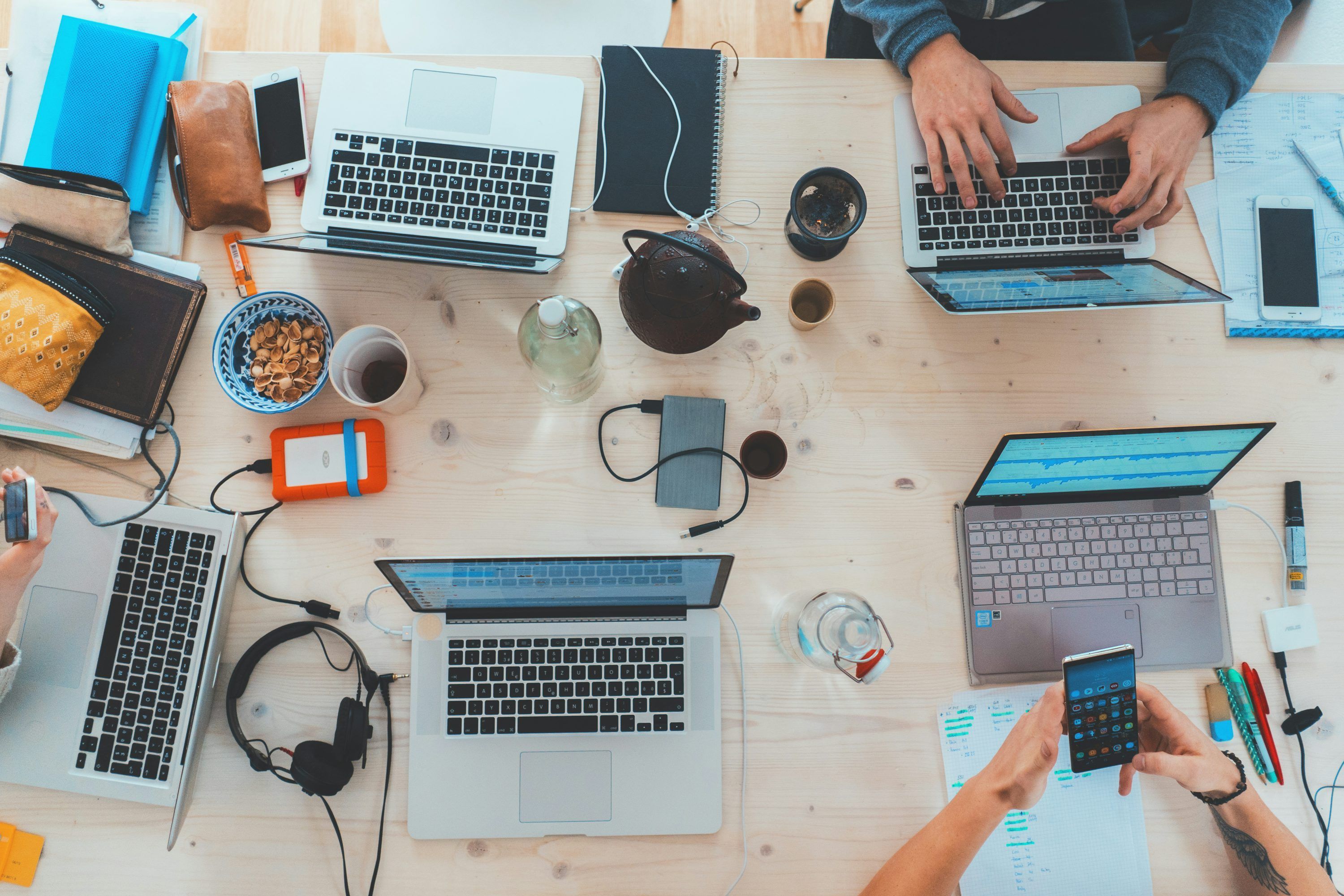 3000x2000 Office Laptop Picture. Download