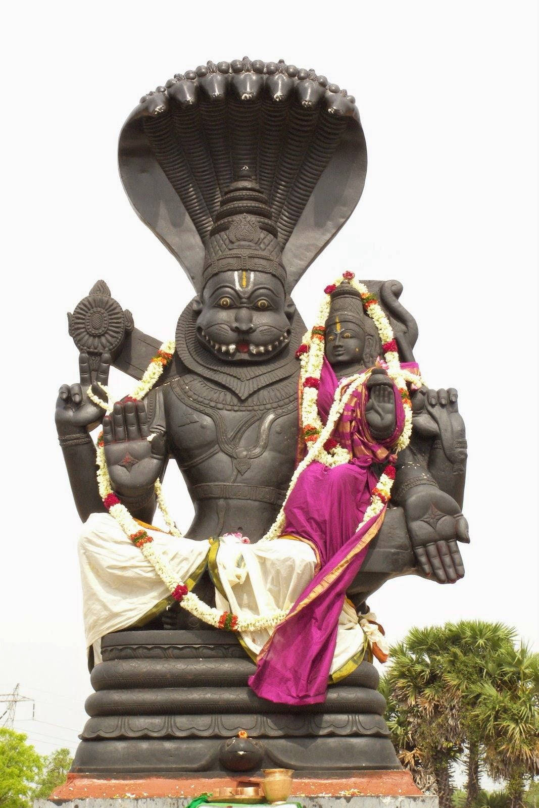 1067x1600 Majestic Lakshmi Narasimha Statue