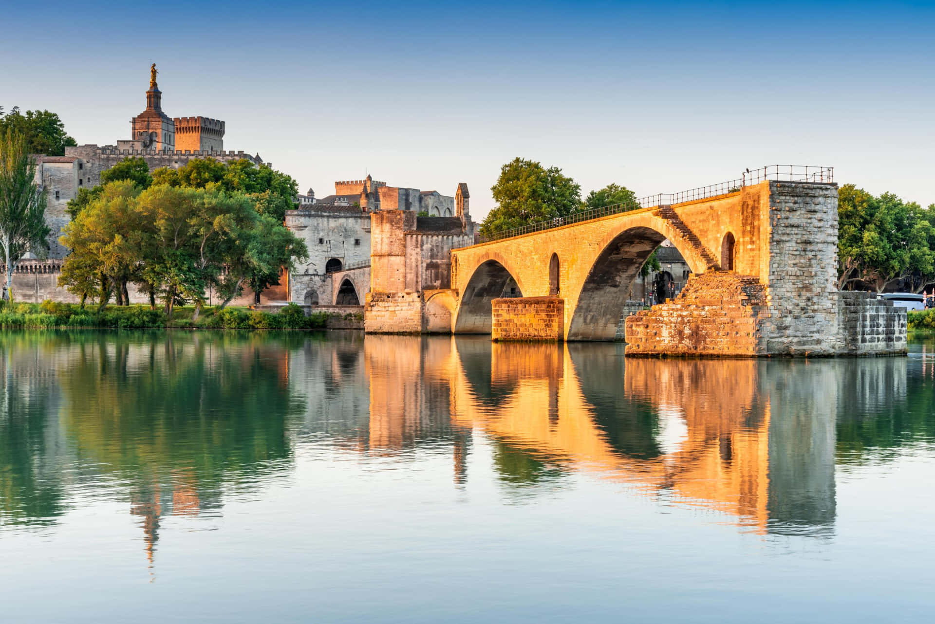 1920x1282 Historic Avignon City, France Wallpaper