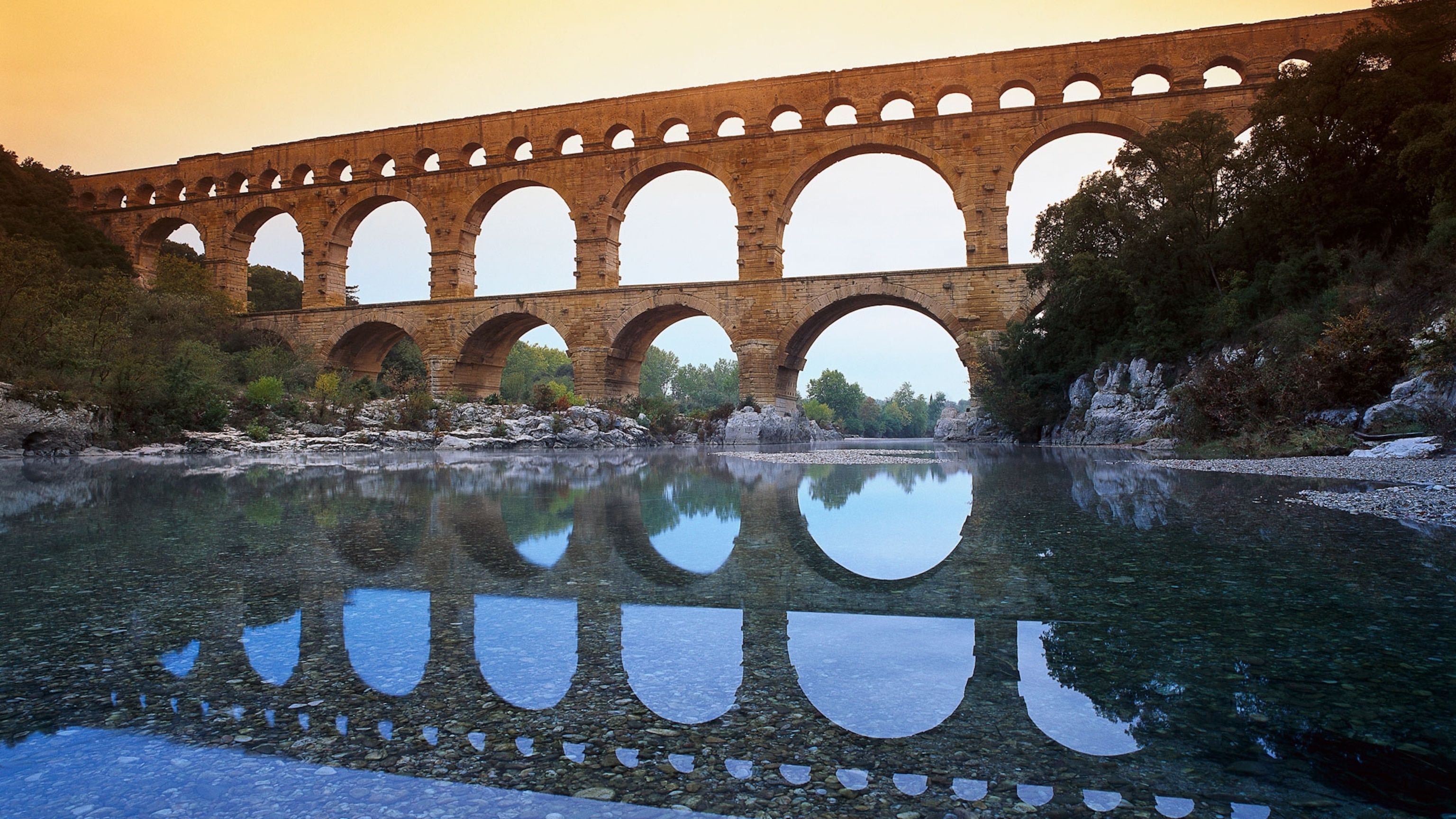 3072x1728 Things to Do in Avignon, France