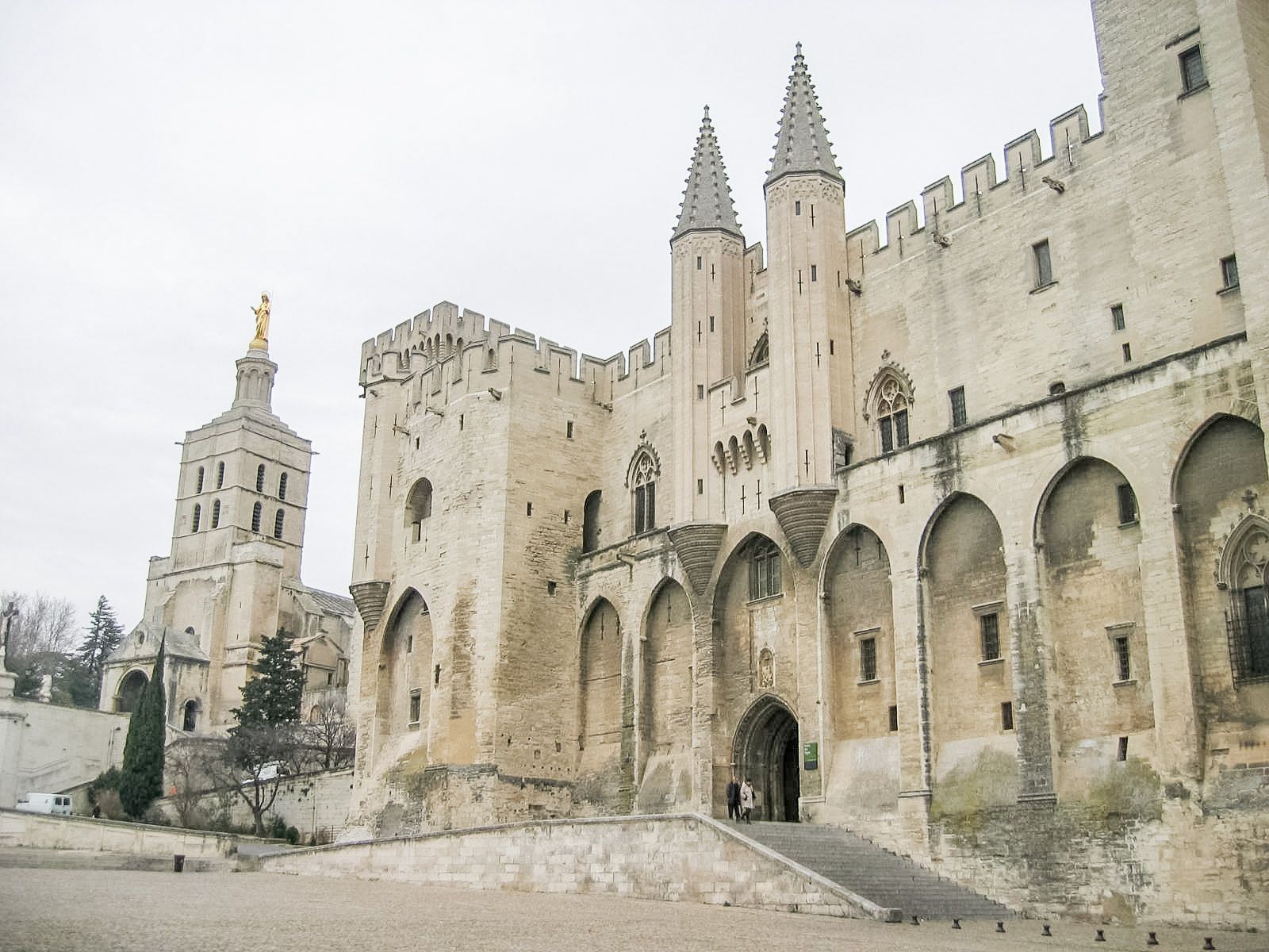 1600x1200 Avignon, France • EVERGIB Wanders
