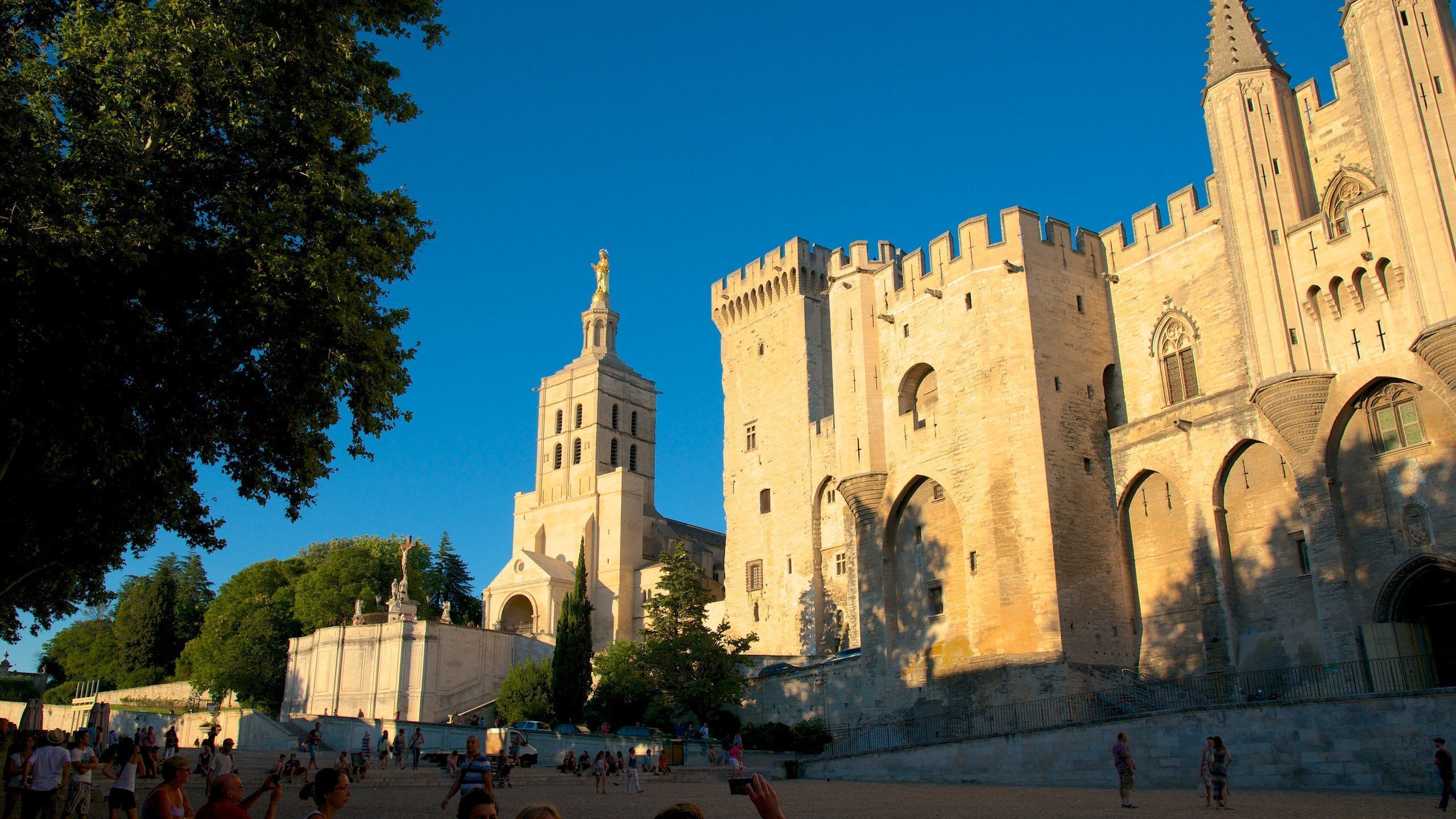 2560x1440 Visit Avignon City Centre: 2025 Avignon
