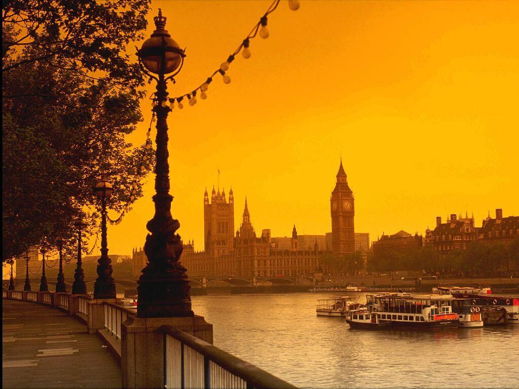 1024x768 River Thames London