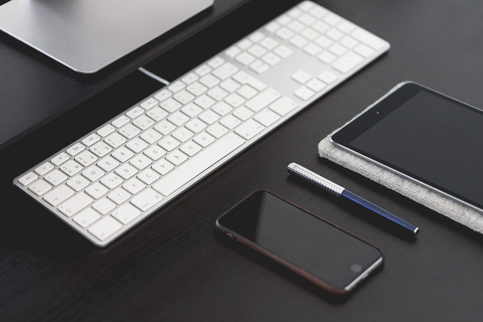 1570x1047 Office Desk Gear: Smartphone & Tablet Free