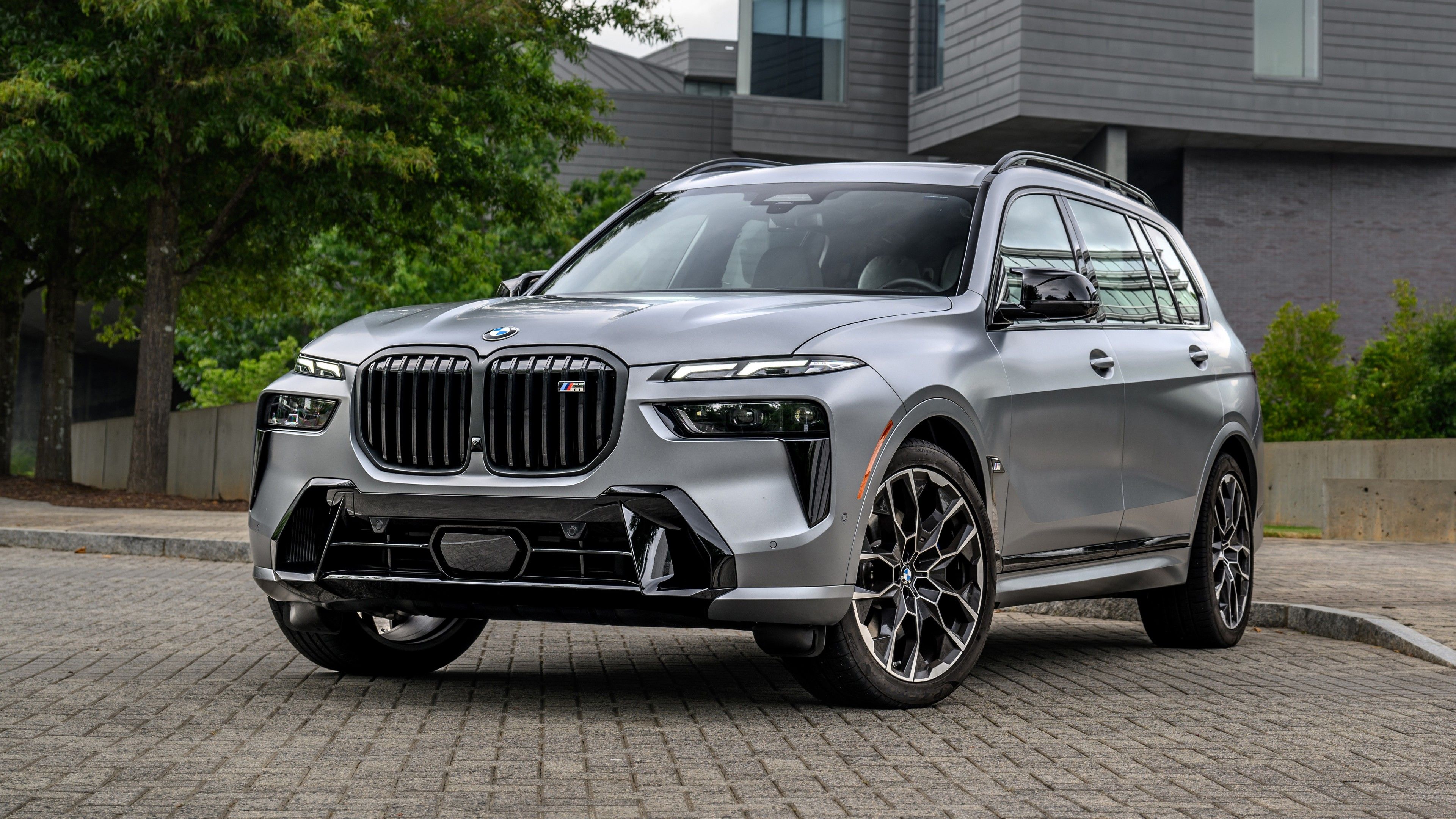 3840x2160 Dark Grey BMW X7 M60i XDrive 2022 Car 4K 5K HD Cars Wallpaper