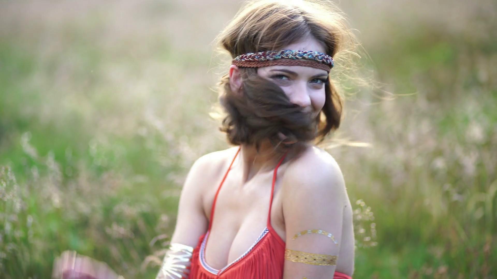 1920x1080 HD Wallpaper Of A Cute Hippie Girl