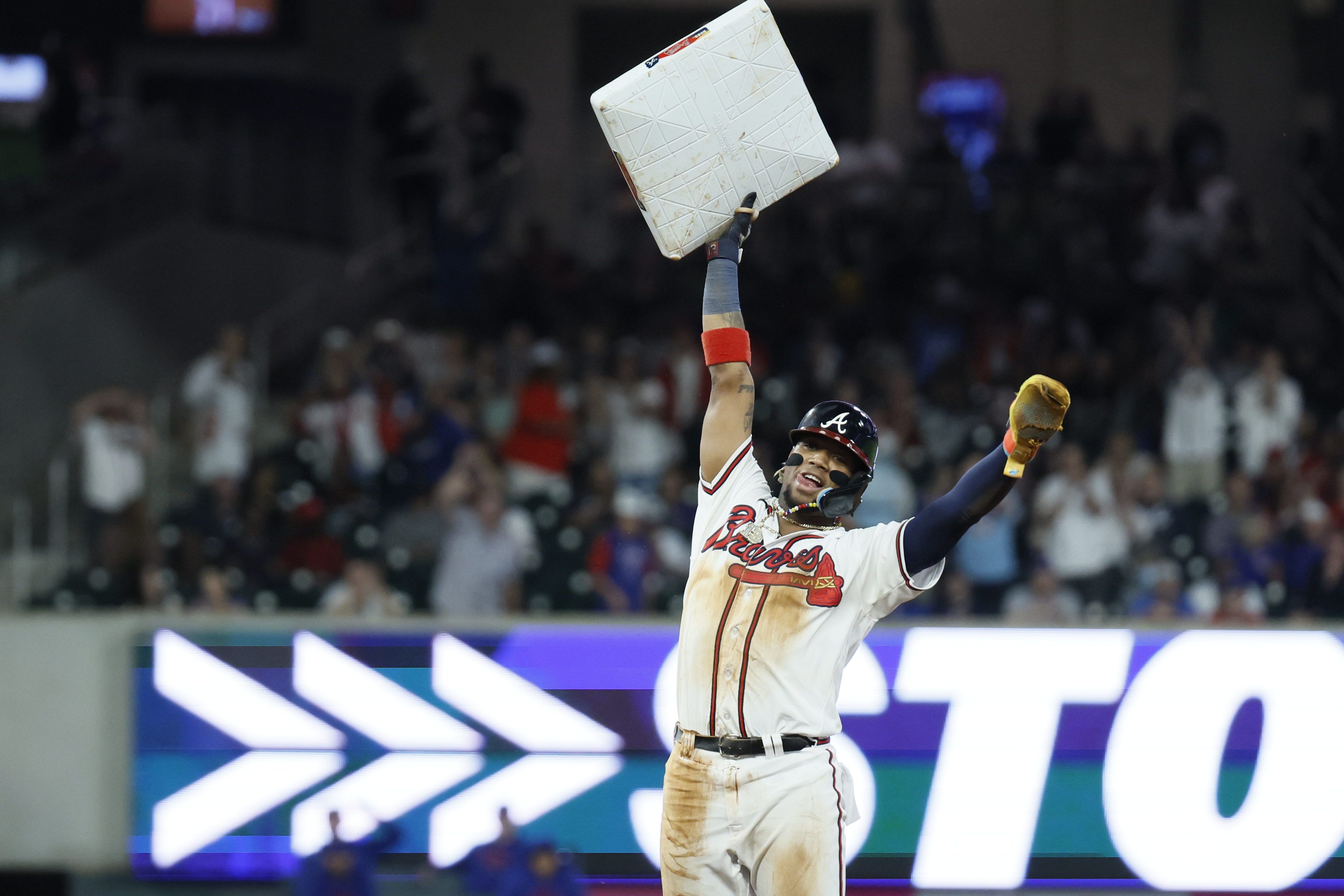 3744x2496 More history for Braves star Ronald