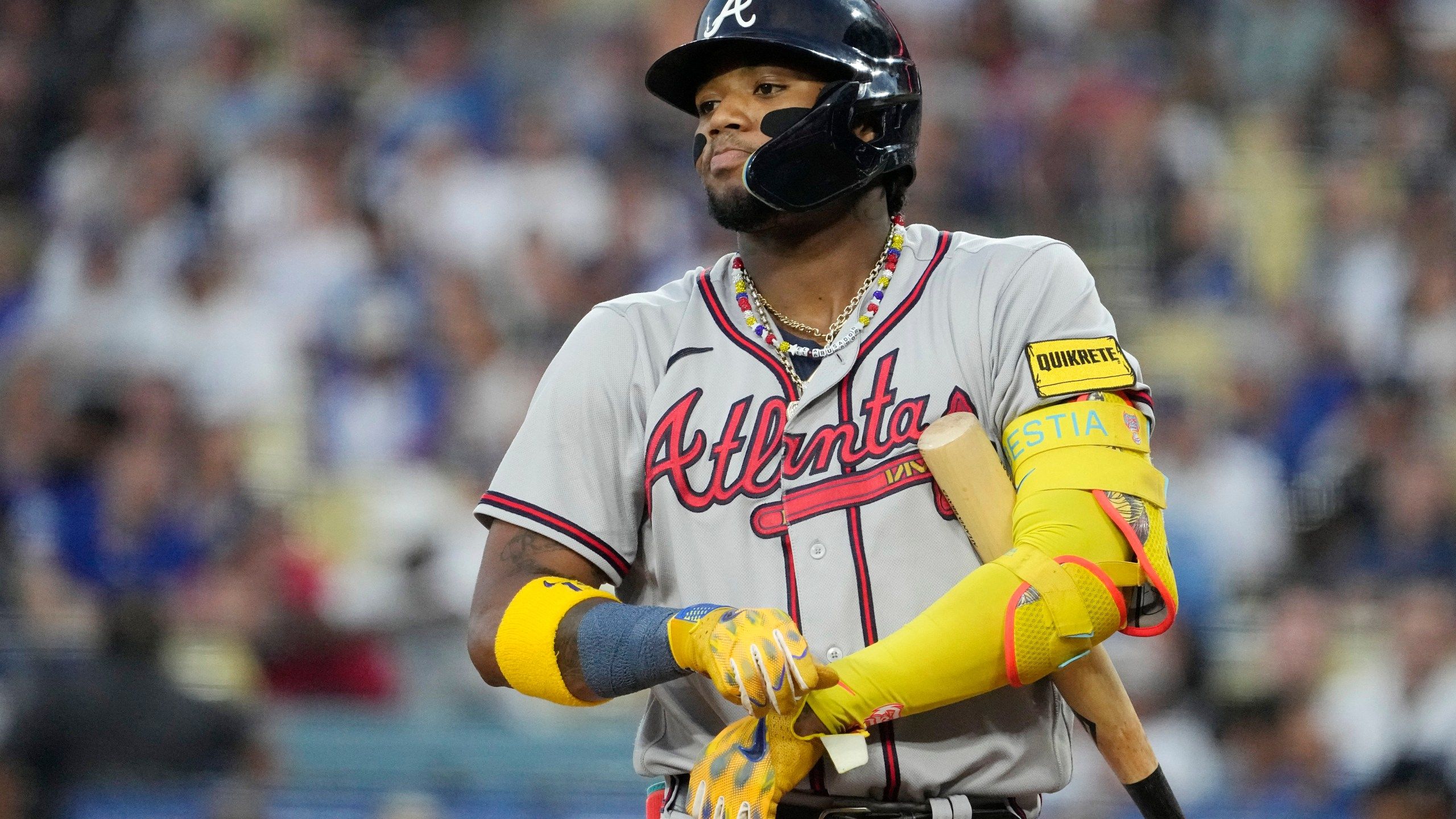 2560x1440 Braves star Ronald Acuña Jr. gets