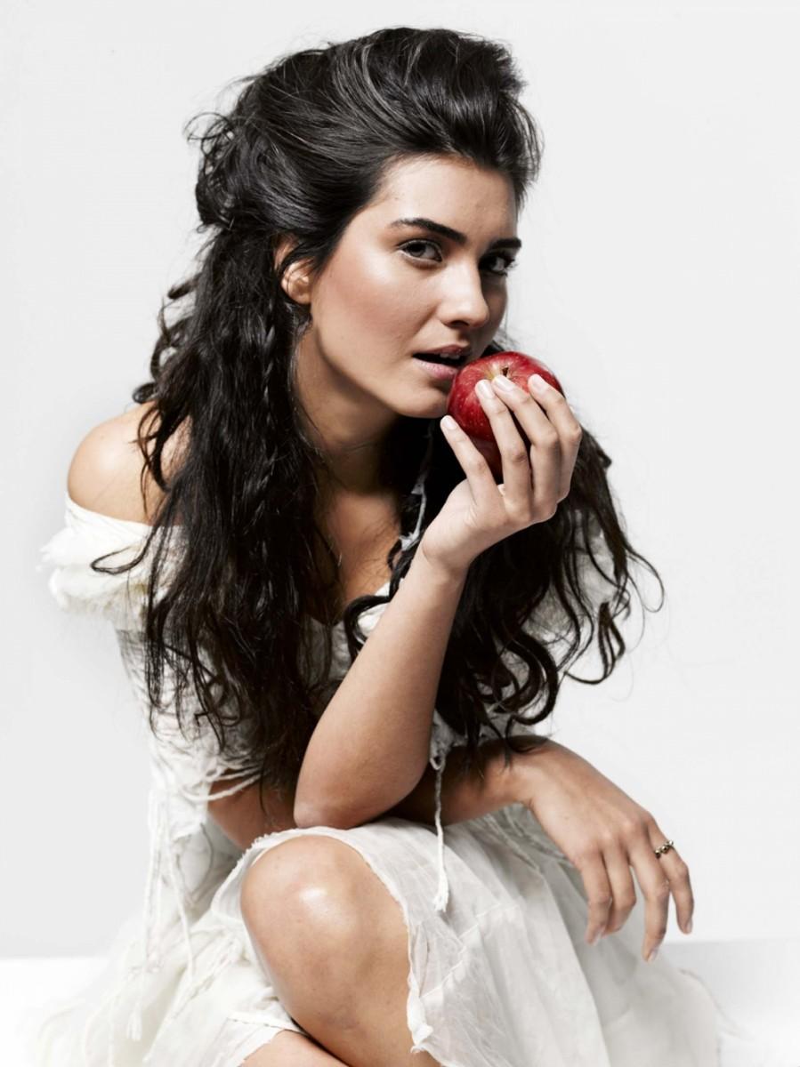 899x1200 Tuba Büyüküstün Wallpaper