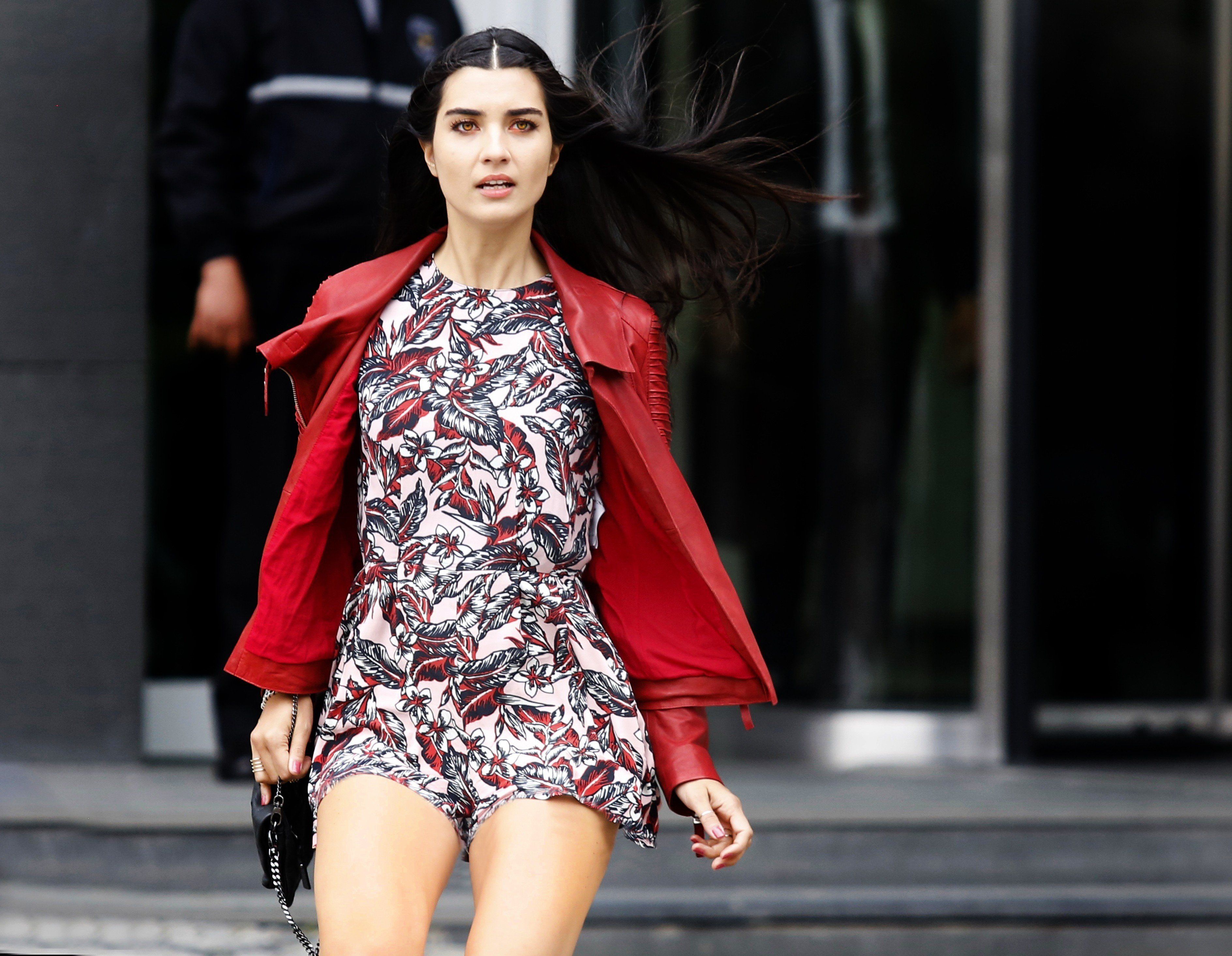 3777x2930 Tuba Büyüküstün, Actress HD Wallpaper