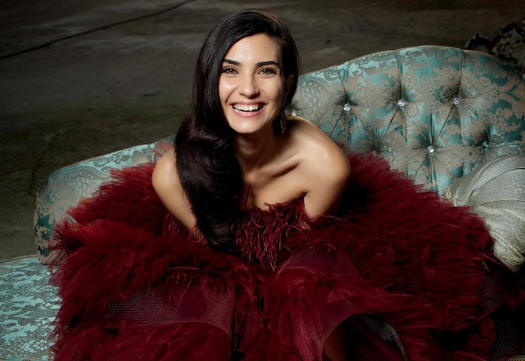 1080x743 Tuba Büyüküstün Joins The Cast of Star
