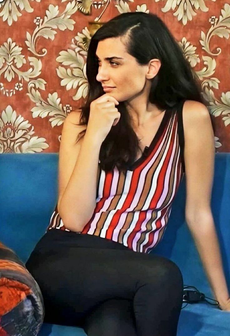 736x1076 Tuba. Most