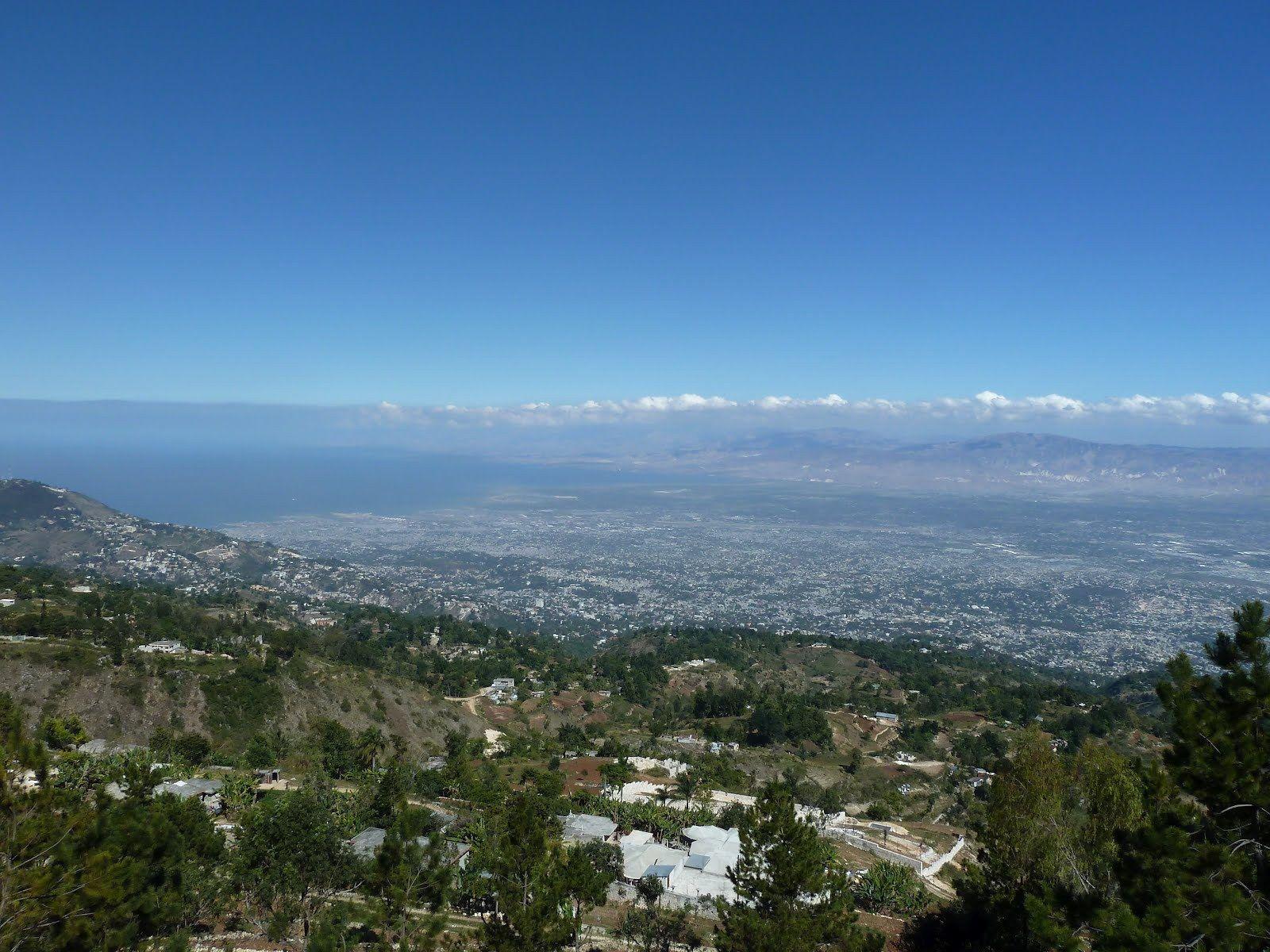 1600x1200 Mountain landscape in Haiti Desktop wallpaper 1600x1200