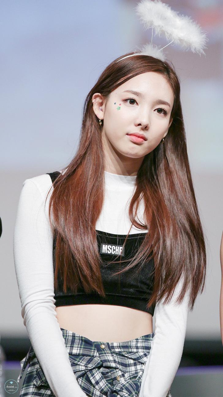 728x1294 Nayeon Phone Wallpaper