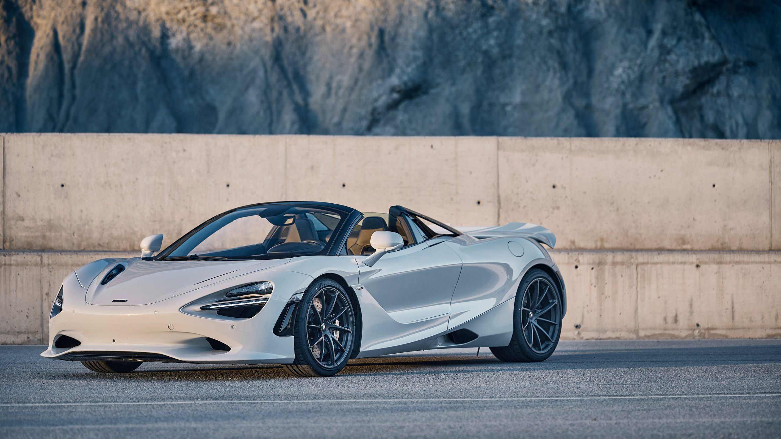 2560x1440 McLaren 750S Spider Wallpaper