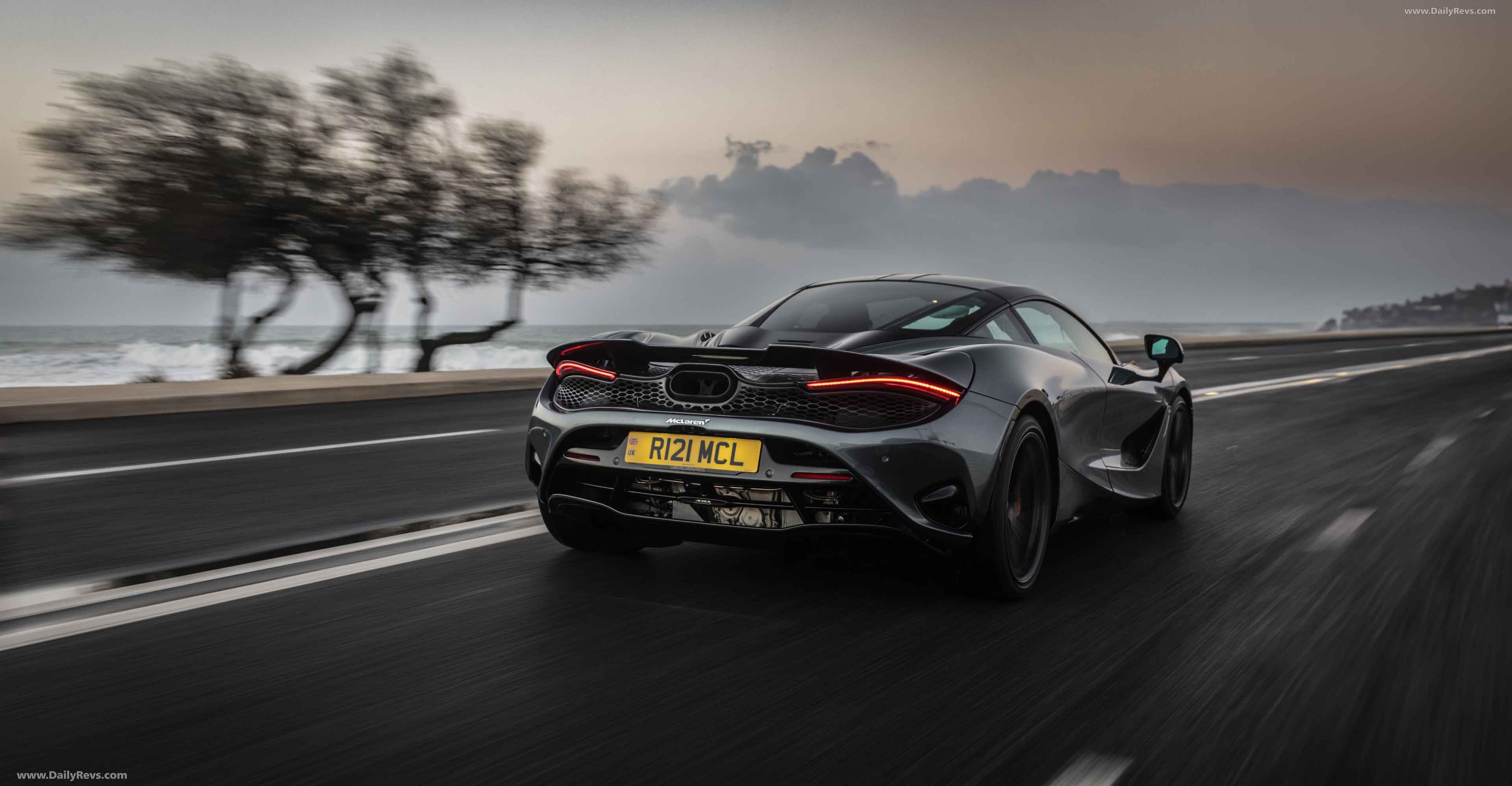 3840x1997 McLaren 750S Coupe Saros Grey